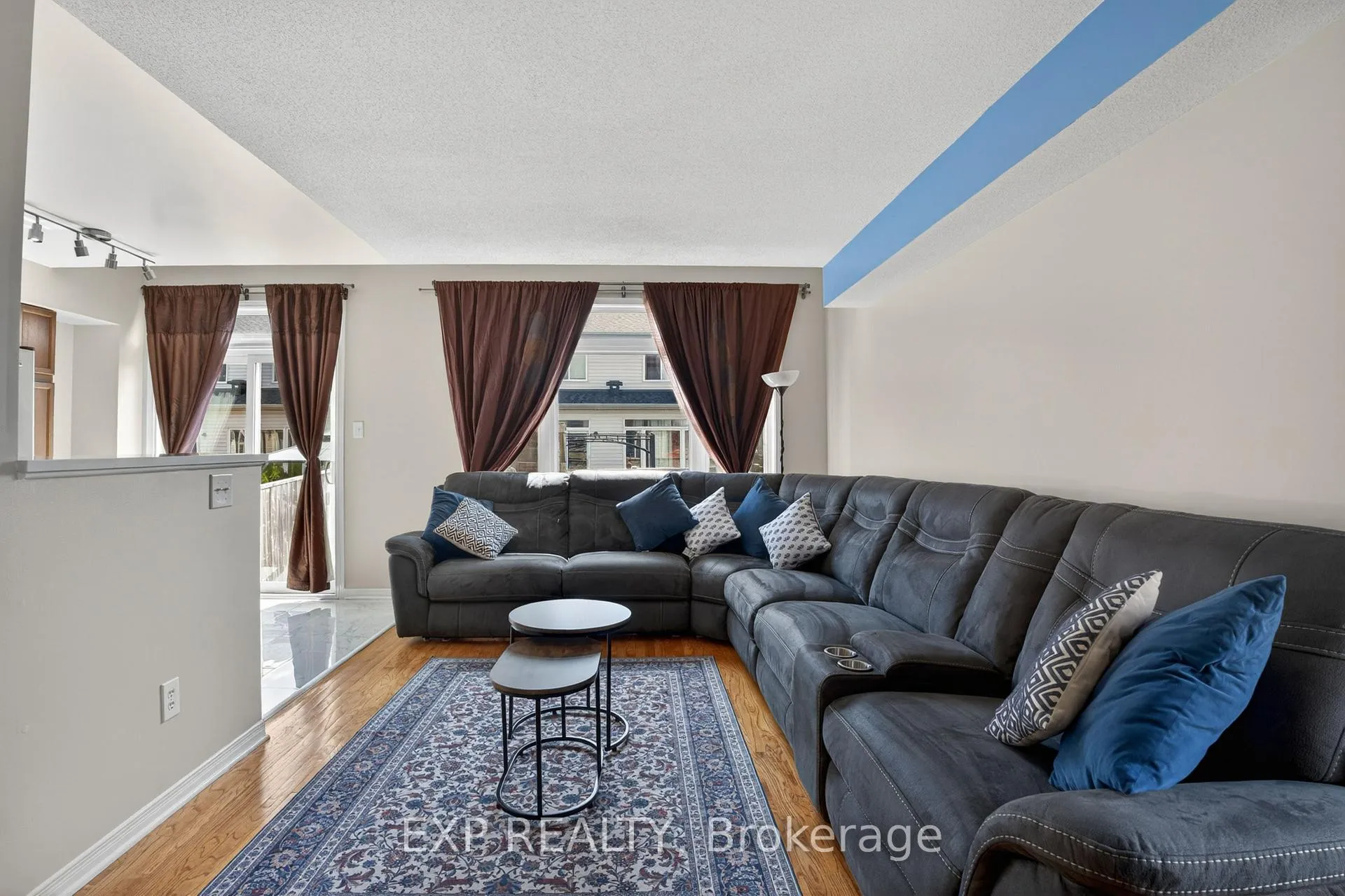 Photo 4 of 301 Brigitta Street, Ottawa, Kanata - Emerald Meadows/Trailwest — HOMEH