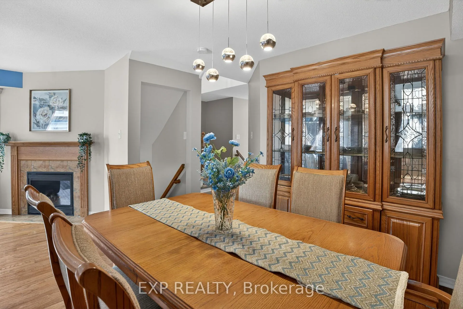 Photo 6 of 301 Brigitta Street, Ottawa, Kanata - Emerald Meadows/Trailwest — HOMEH