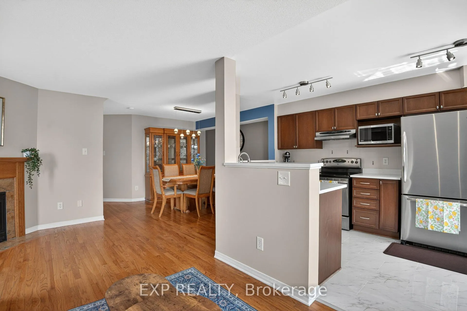 Photo 8 of 301 Brigitta Street, Ottawa, Kanata - Emerald Meadows/Trailwest — HOMEH
