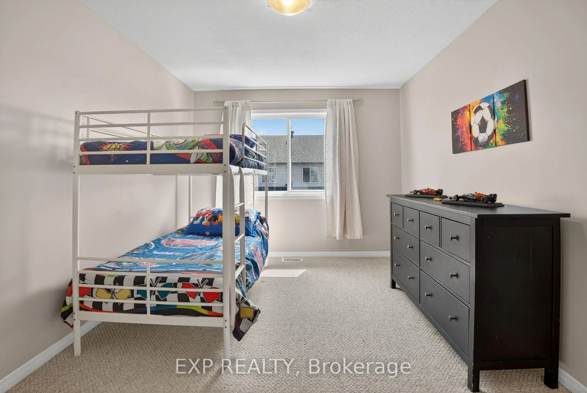 Photo 11 of 301 Brigitta Street, Ottawa, Kanata - Emerald Meadows/Trailwest — HOMEH