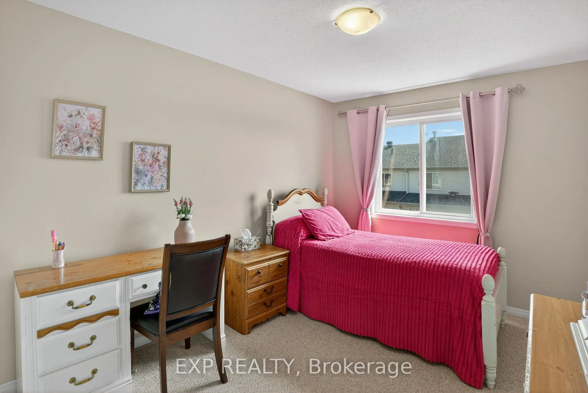 Photo 12 of 301 Brigitta Street, Ottawa, Kanata - Emerald Meadows/Trailwest — HOMEH