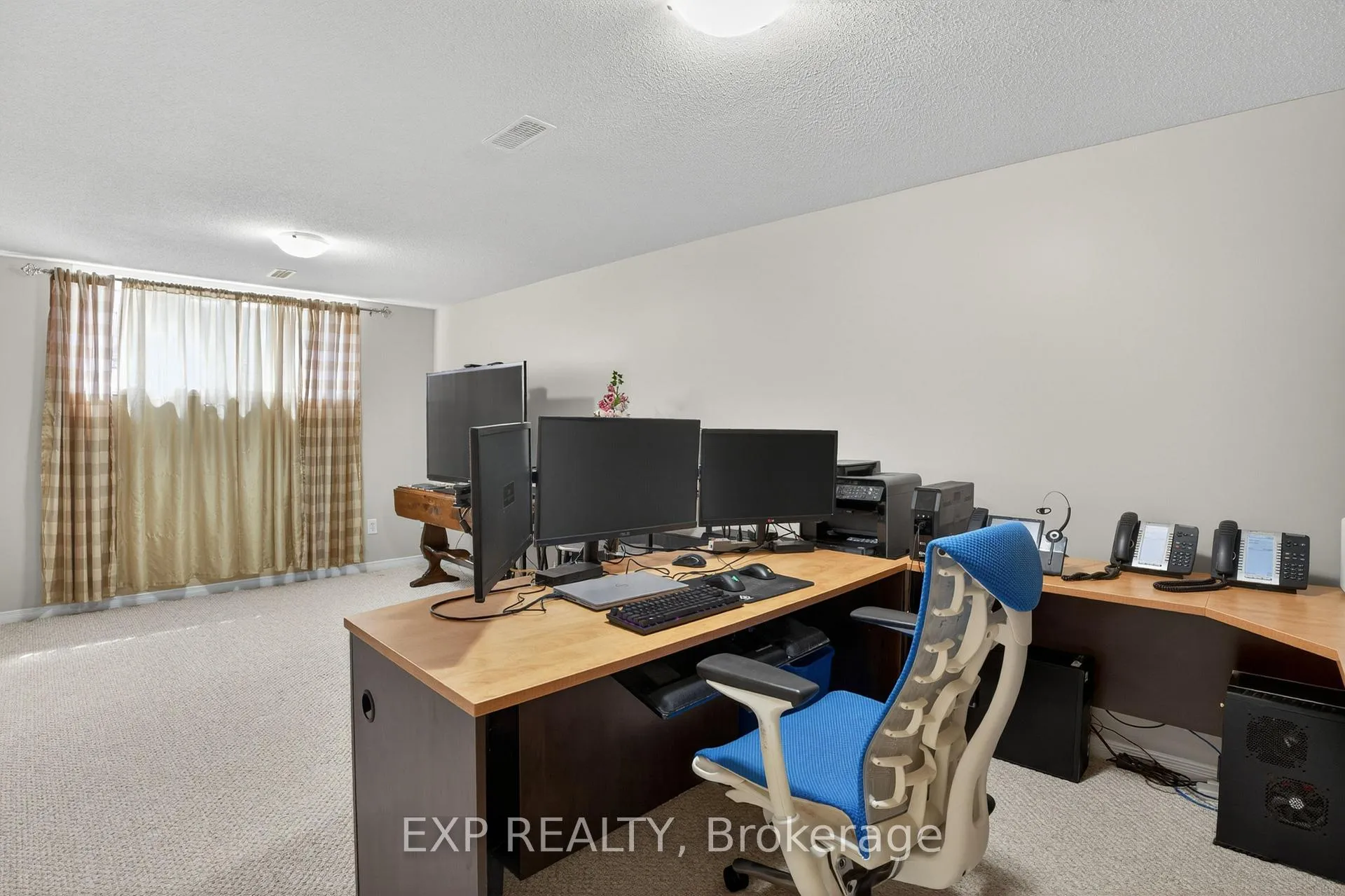 Photo 13 of 301 Brigitta Street, Ottawa, Kanata - Emerald Meadows/Trailwest — HOMEH
