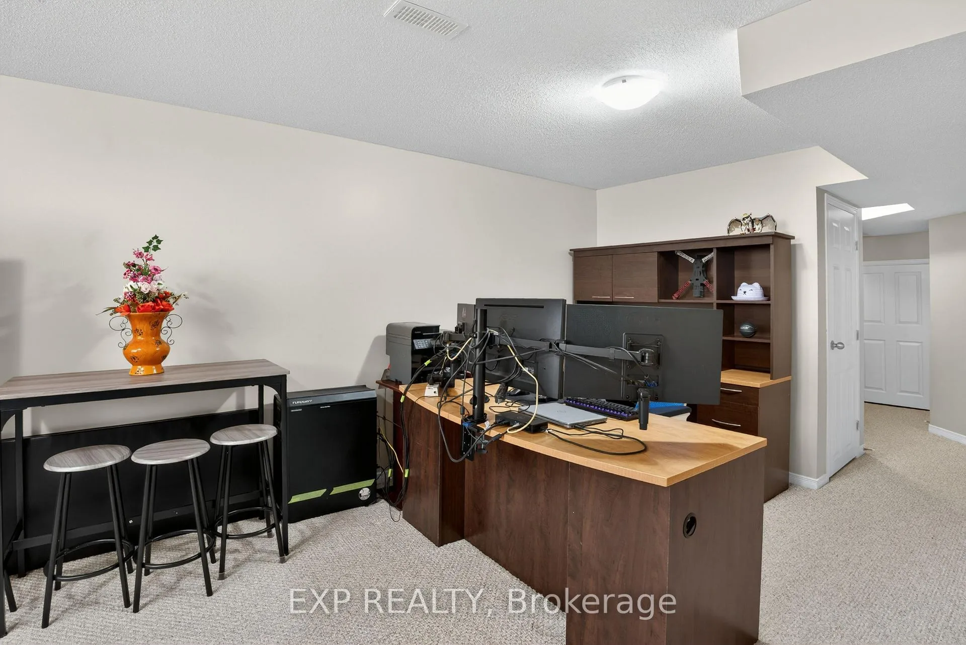 Photo 14 of 301 Brigitta Street, Ottawa, Kanata - Emerald Meadows/Trailwest — HOMEH