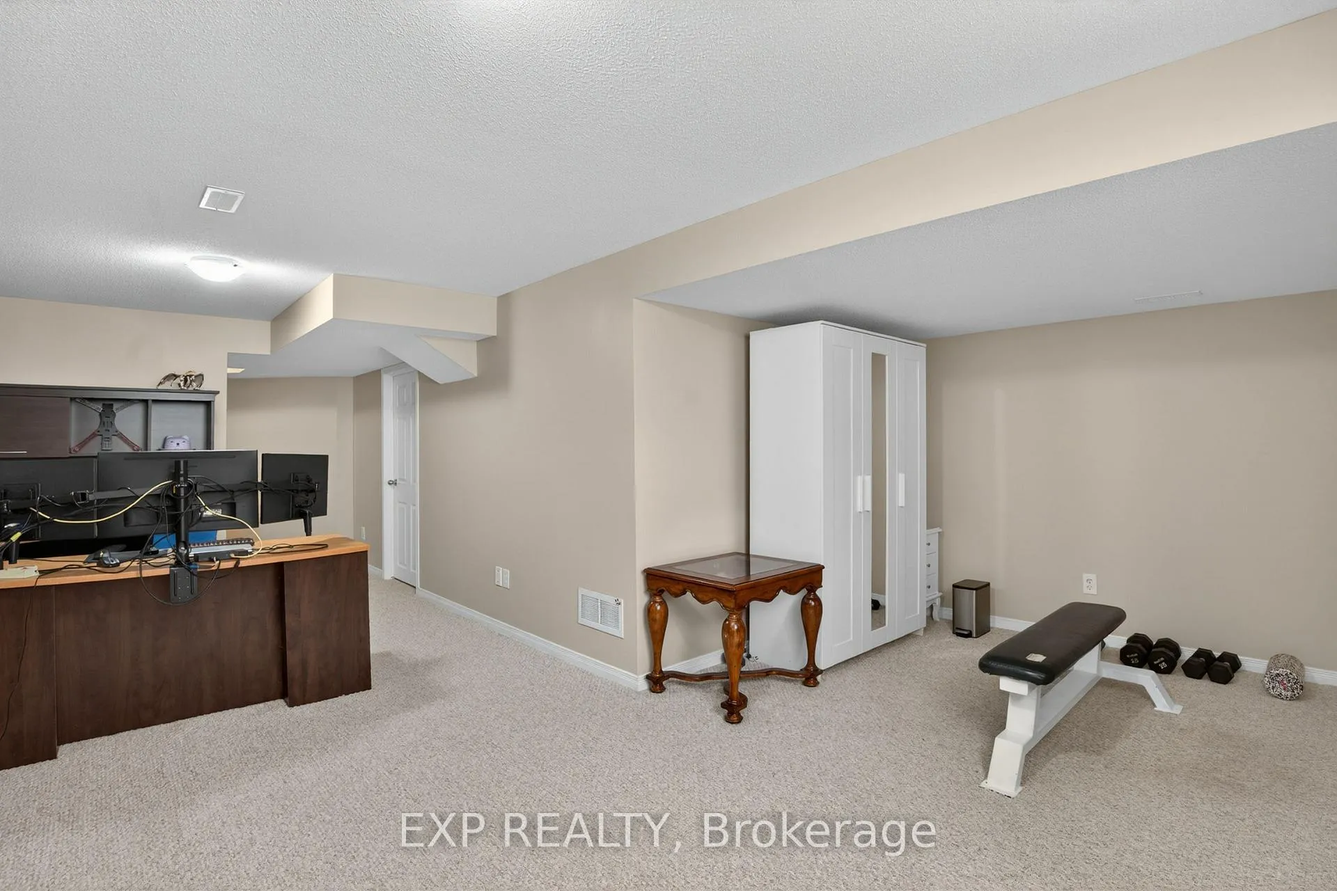 Photo 15 of 301 Brigitta Street, Ottawa, Kanata - Emerald Meadows/Trailwest — HOMEH