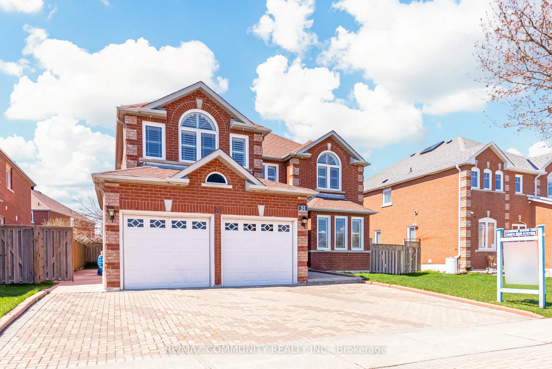 Photo 2 of 24 Marydale Avenue, Markham, Middlefield — HOMEH