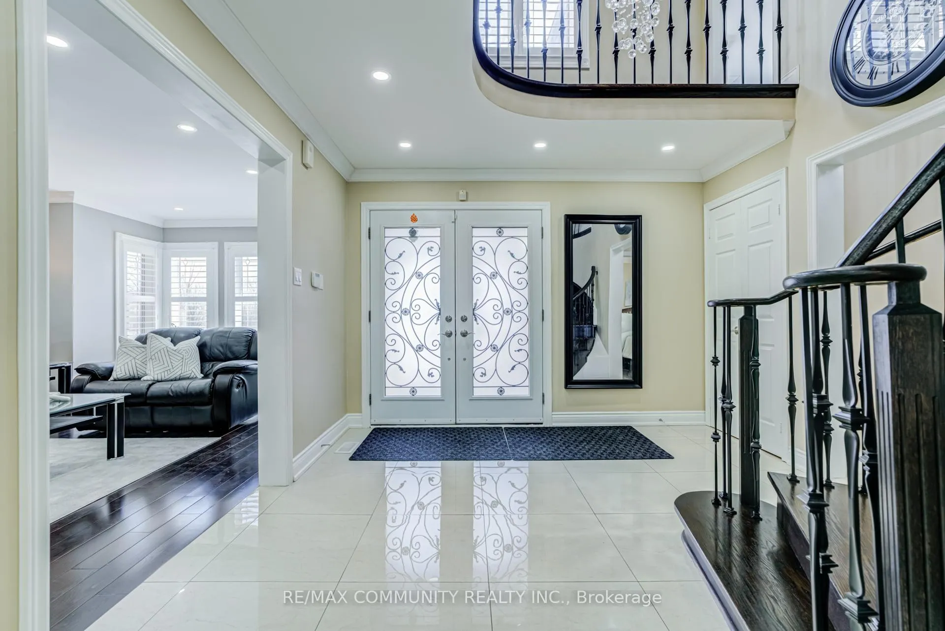 Photo 5 of 24 Marydale Avenue, Markham, Middlefield — HOMEH
