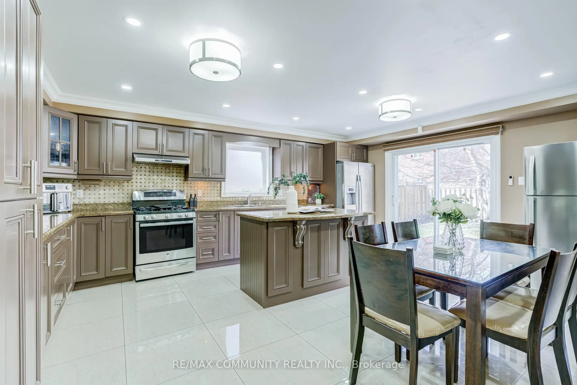 Photo 12 of 24 Marydale Avenue, Markham, Middlefield — HOMEH