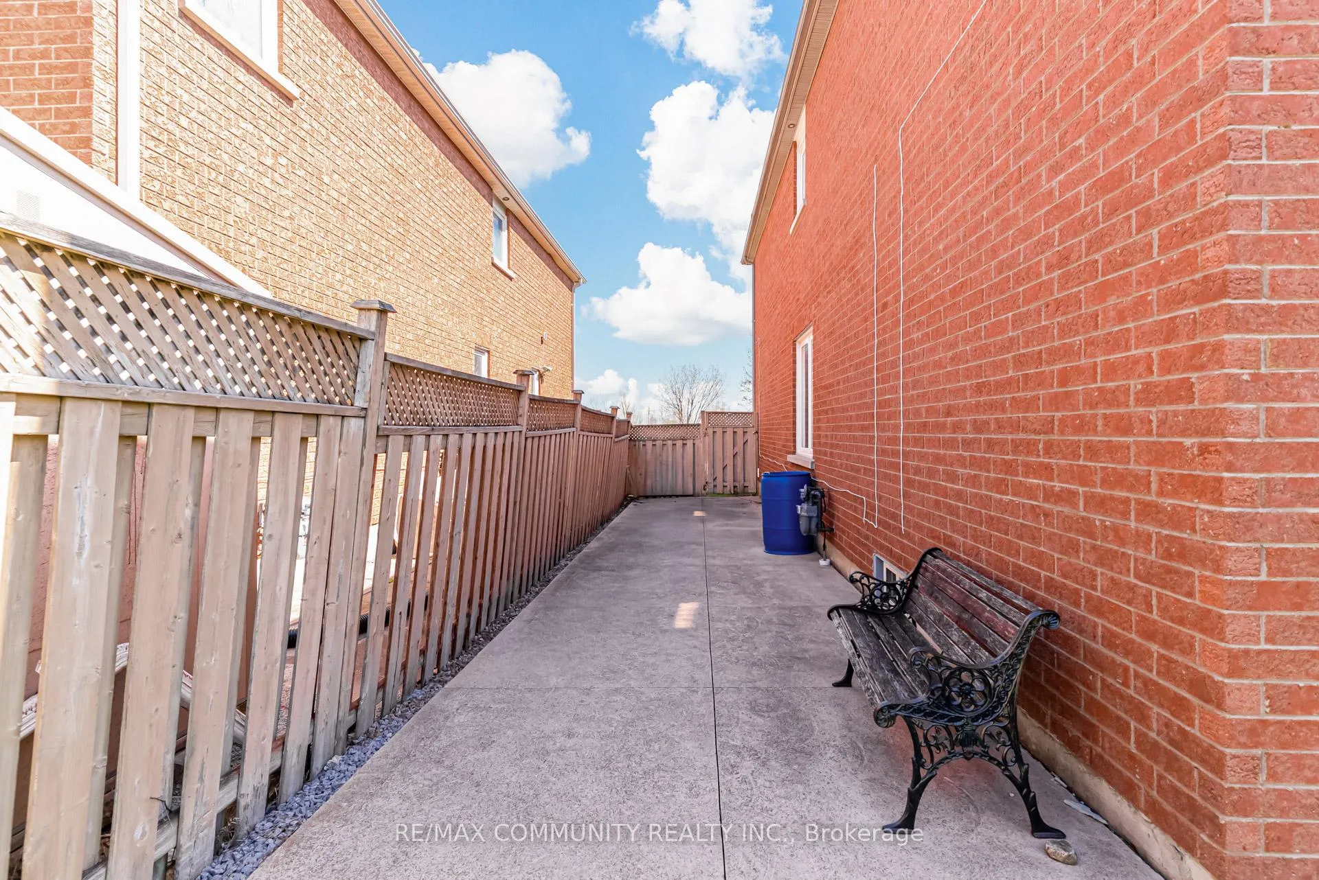 Photo 47 of 24 Marydale Avenue, Markham, Middlefield — HOMEH