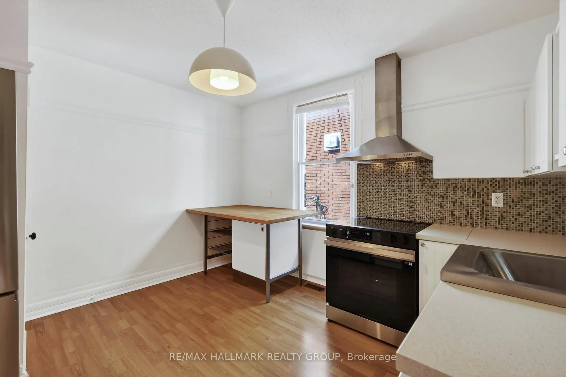 Photo 6 of 380 Booth Street, Ottawa, West Centre Town — HOMEH