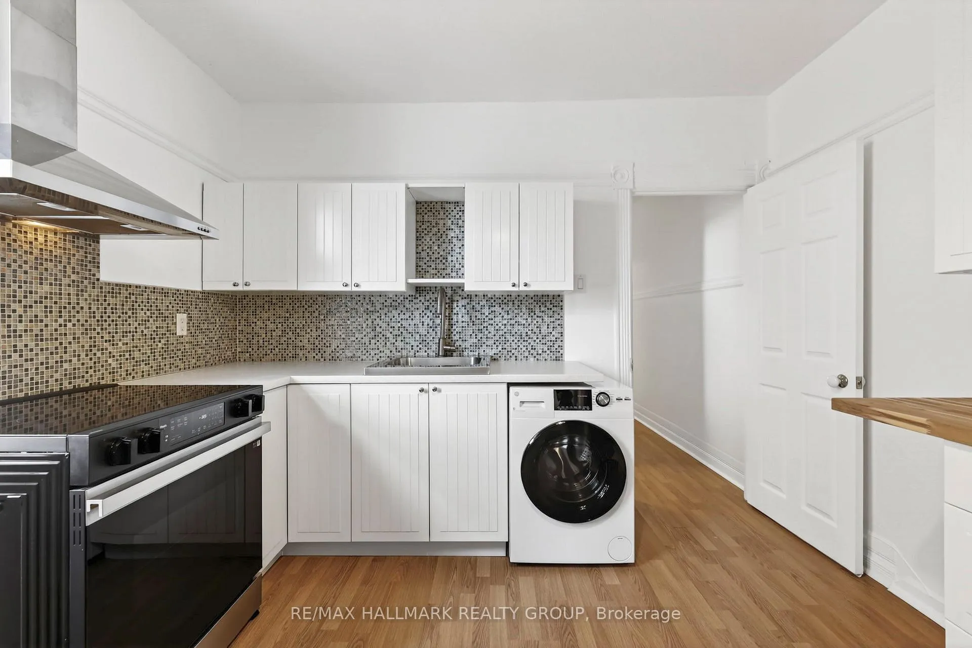 Photo 7 of 380 Booth Street, Ottawa, West Centre Town — HOMEH