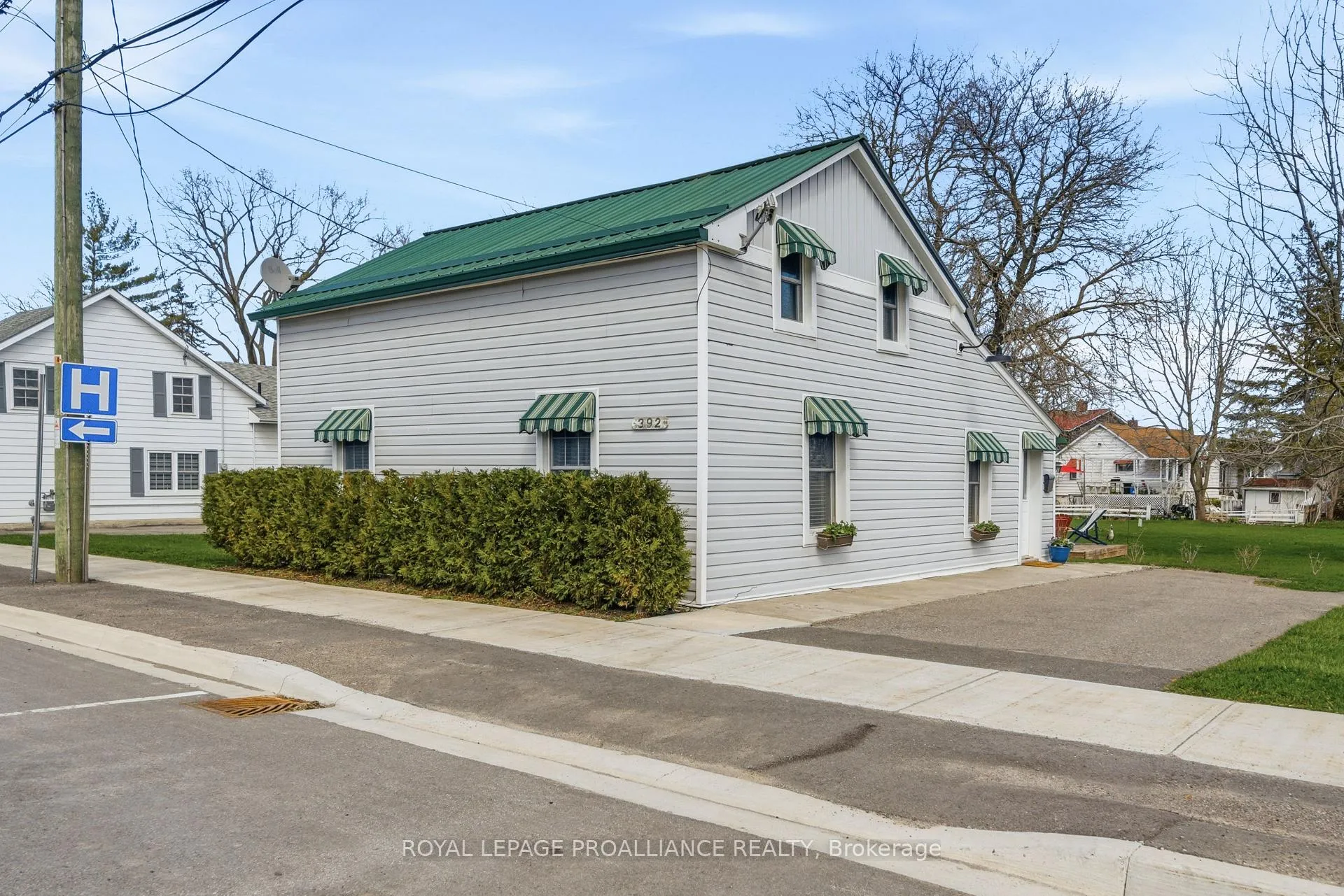 Front of 392 Picton Main Street