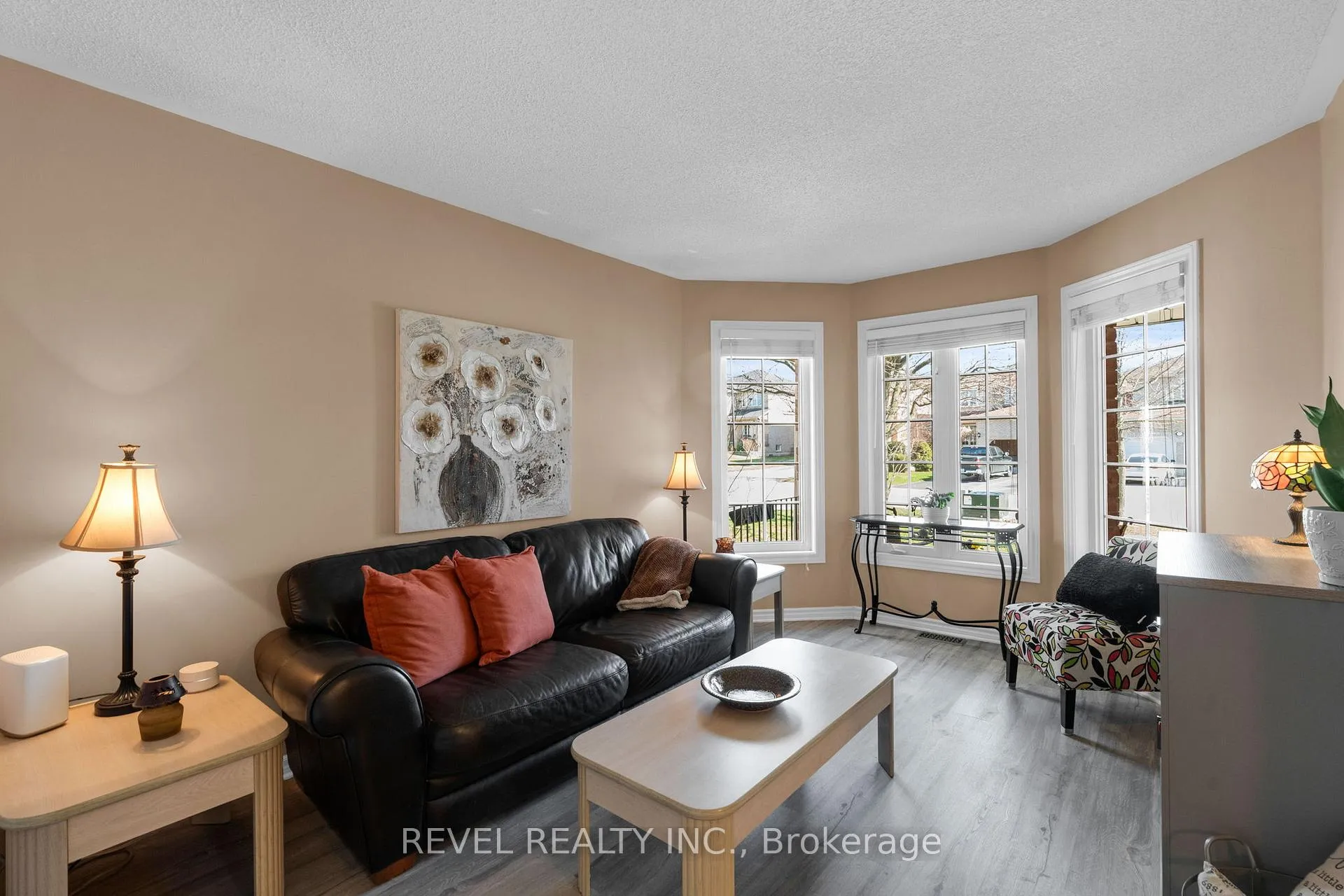 Photo 3 of 28 Dunnett Drive, Barrie, Ardagh — HOMEH
