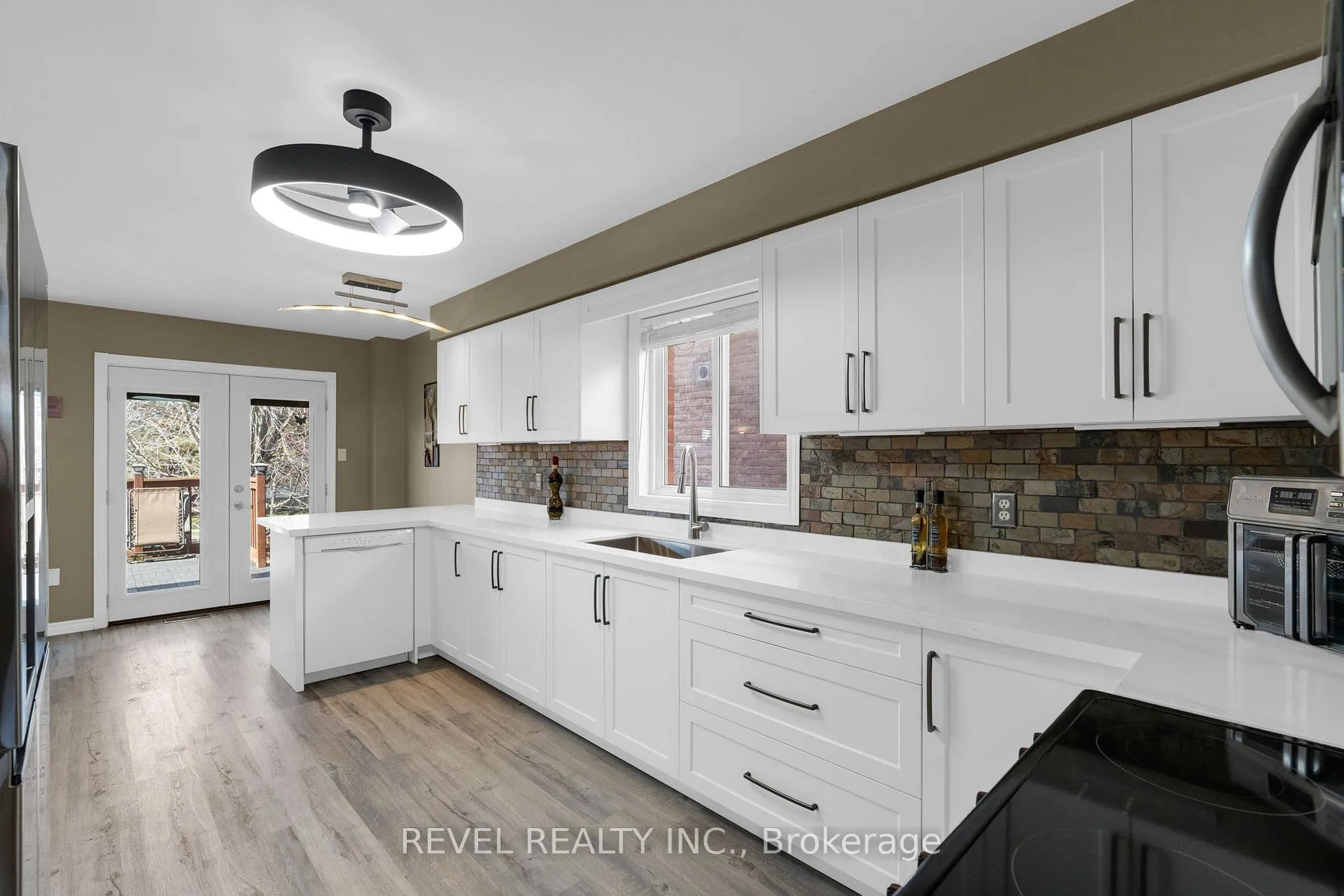 Photo 4 of 28 Dunnett Drive, Barrie, Ardagh — HOMEH