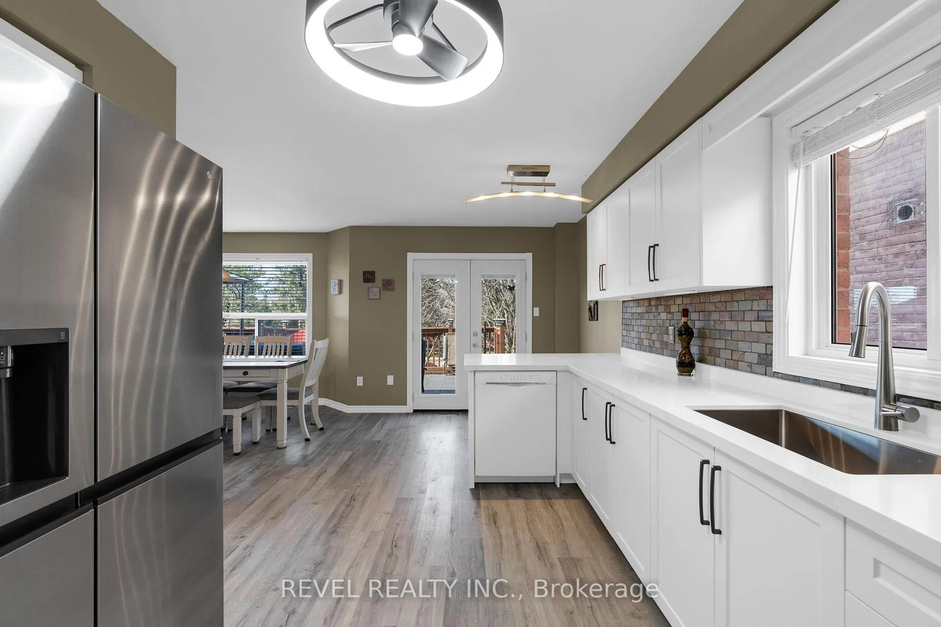 Photo 5 of 28 Dunnett Drive, Barrie, Ardagh — HOMEH