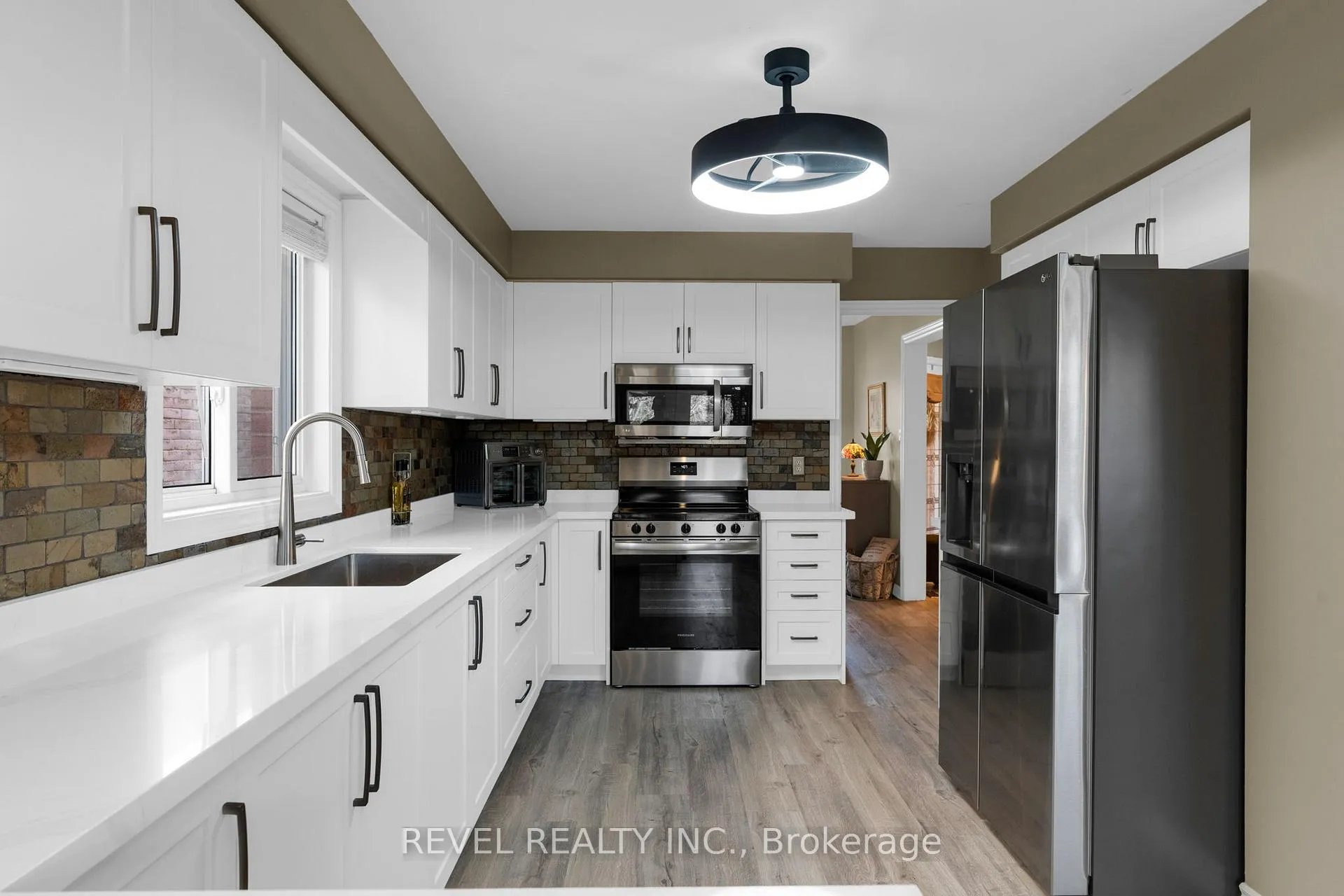 Photo 6 of 28 Dunnett Drive, Barrie, Ardagh — HOMEH