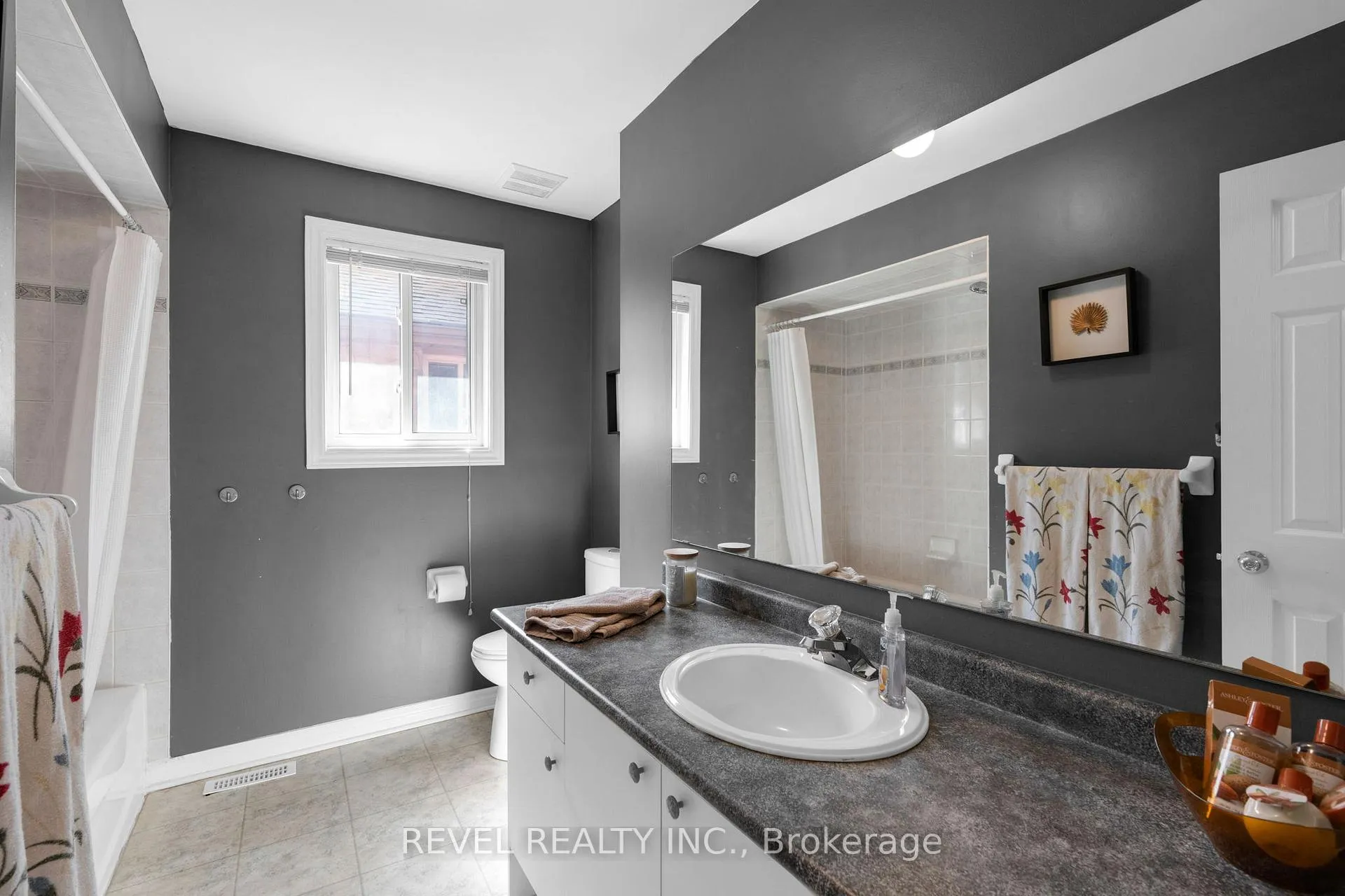 Photo 13 of 28 Dunnett Drive, Barrie, Ardagh — HOMEH