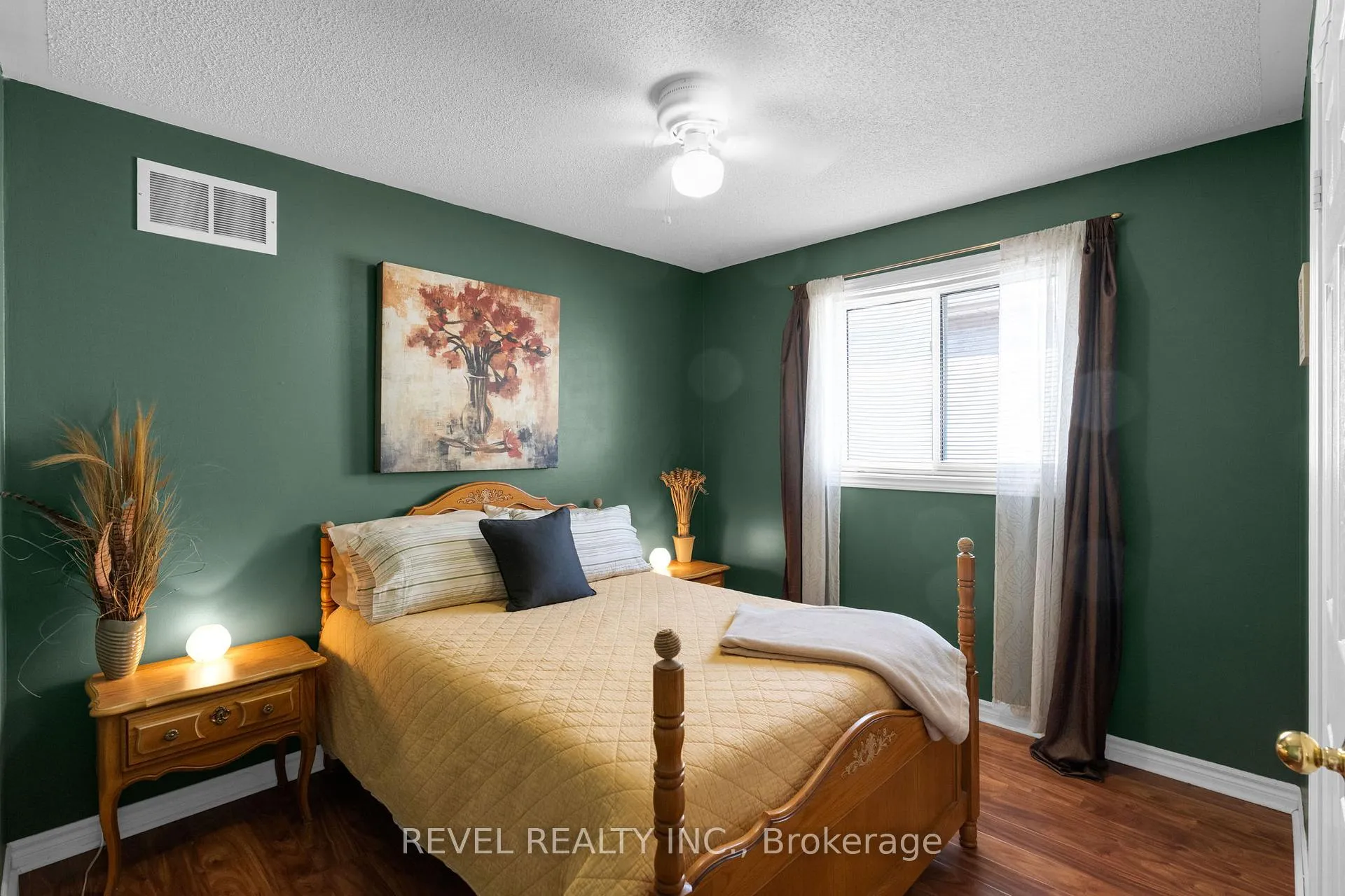 Photo 16 of 28 Dunnett Drive, Barrie, Ardagh — HOMEH