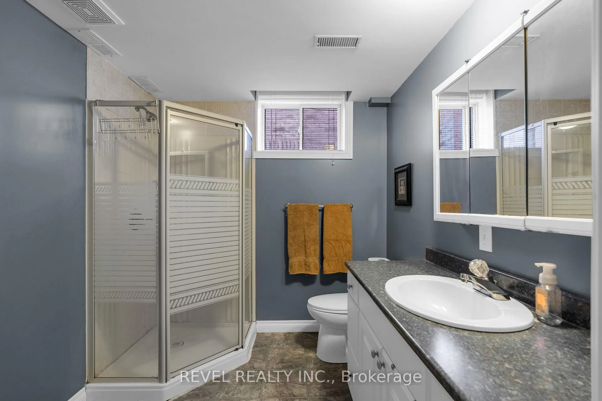 Photo 19 of 28 Dunnett Drive, Barrie, Ardagh — HOMEH