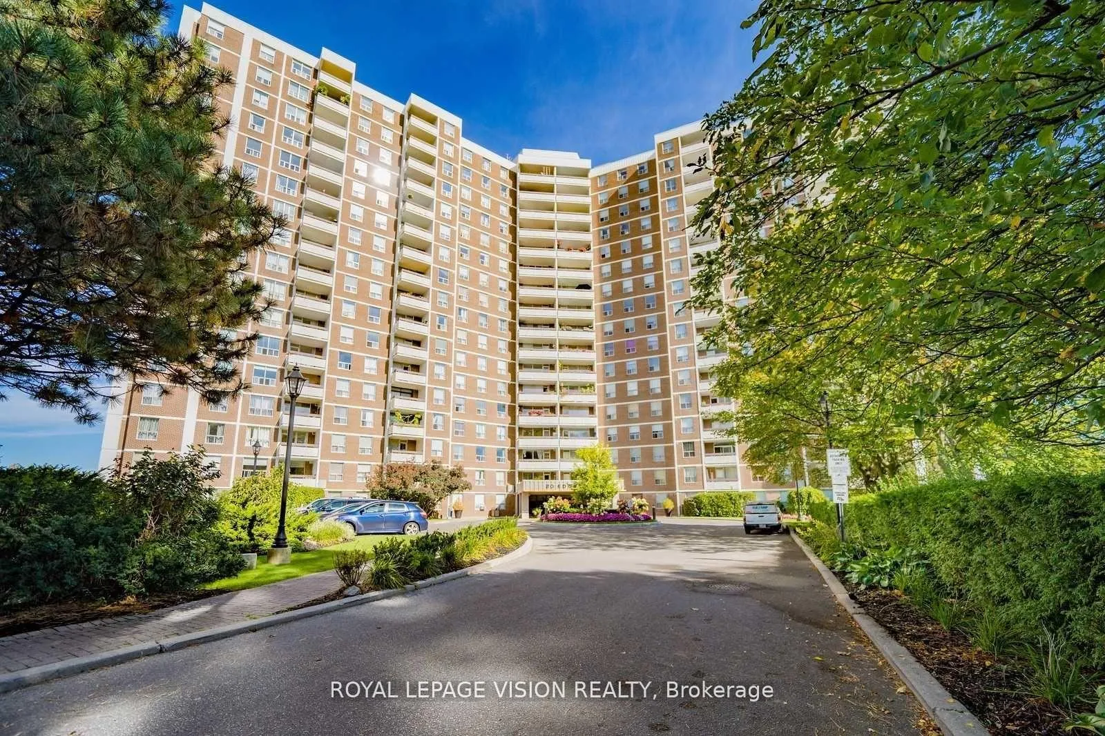 Front of Unit 1202, 20 Edgecliff Golfway
