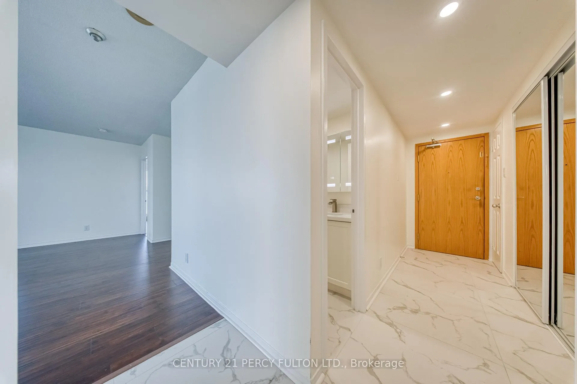 Photo 5 of Unit 1508, 77 Harbour Square, Toronto, Waterfront Communities — HOMEH