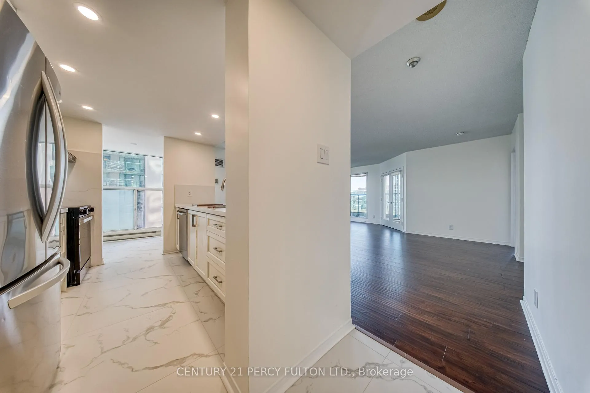 Photo 6 of Unit 1508, 77 Harbour Square, Toronto, Waterfront Communities — HOMEH