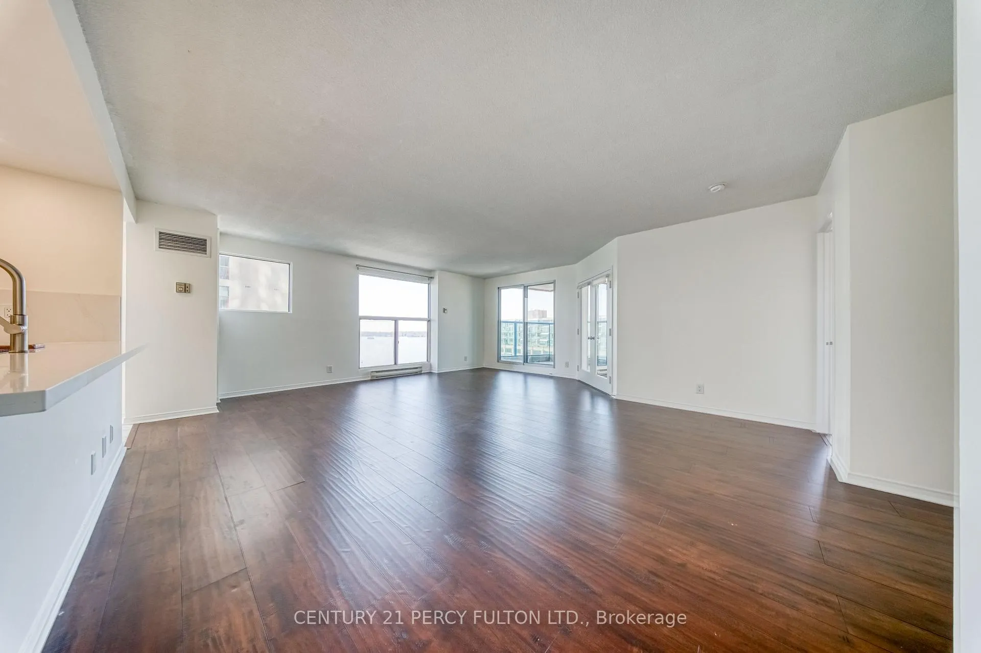 Photo 7 of Unit 1508, 77 Harbour Square, Toronto, Waterfront Communities — HOMEH
