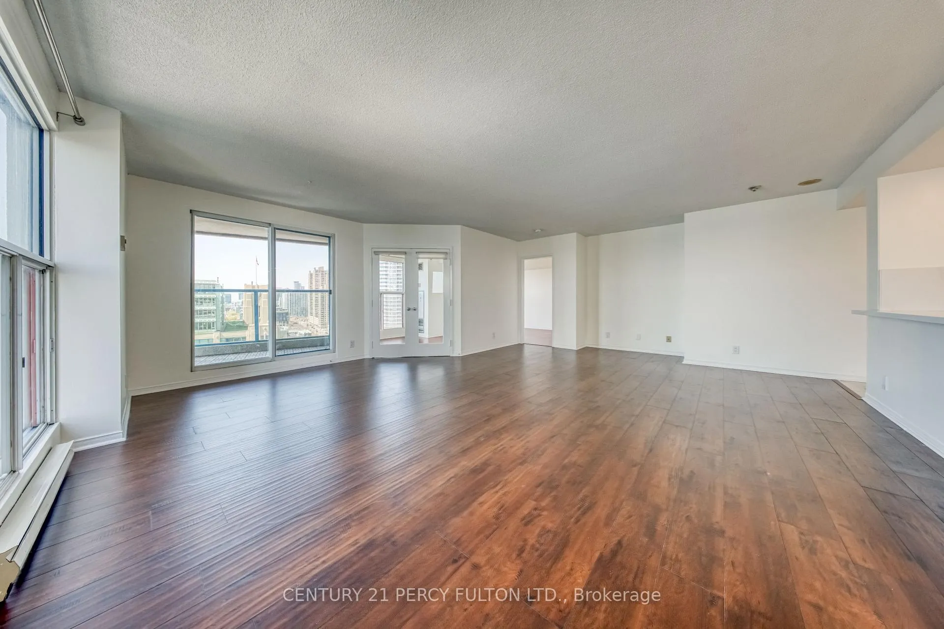 Photo 10 of Unit 1508, 77 Harbour Square, Toronto, Waterfront Communities — HOMEH