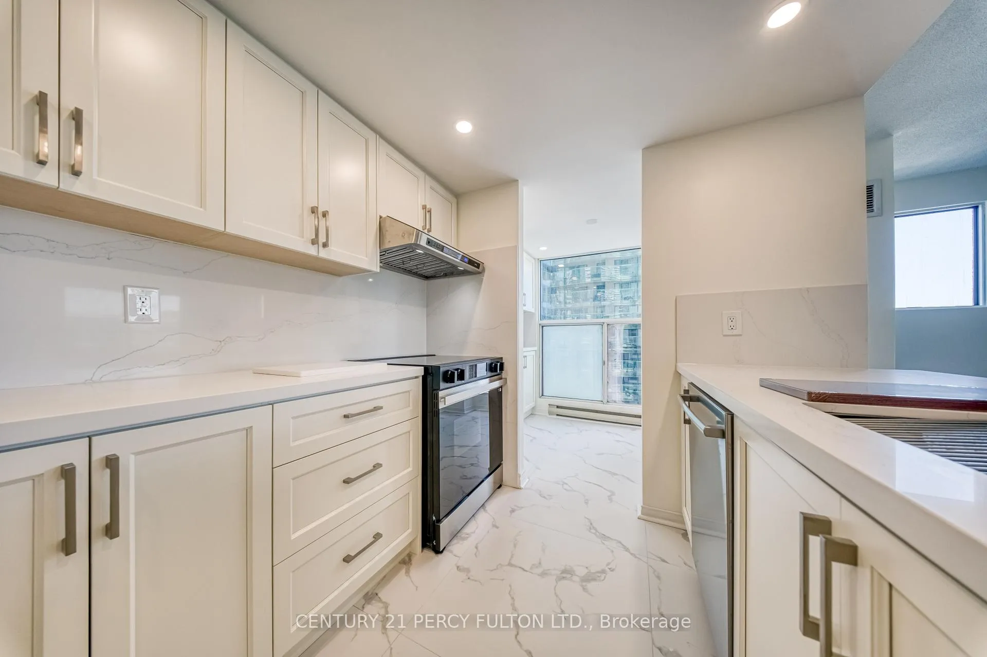 Photo 13 of Unit 1508, 77 Harbour Square, Toronto, Waterfront Communities — HOMEH