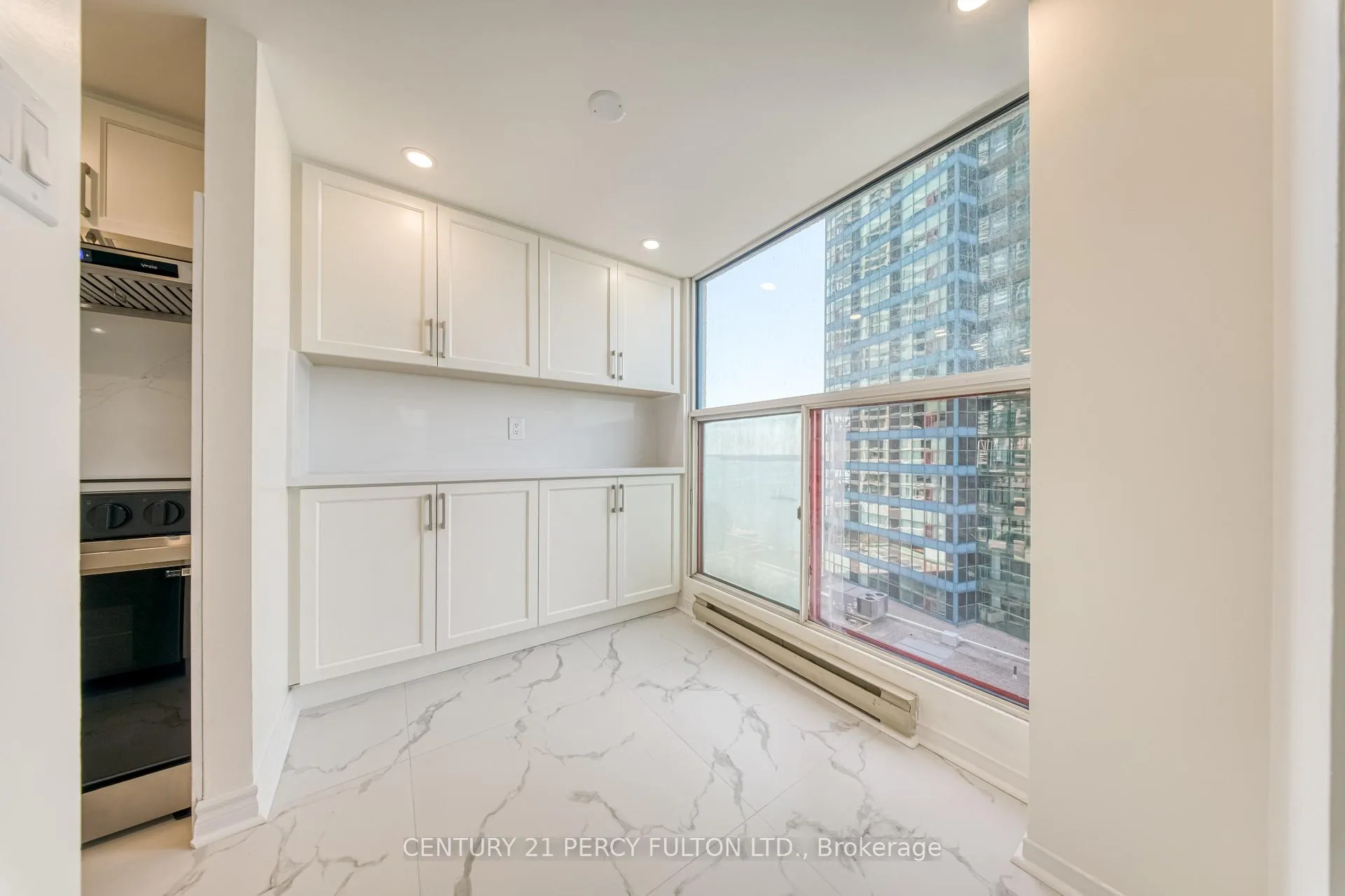 Photo 15 of Unit 1508, 77 Harbour Square, Toronto, Waterfront Communities — HOMEH