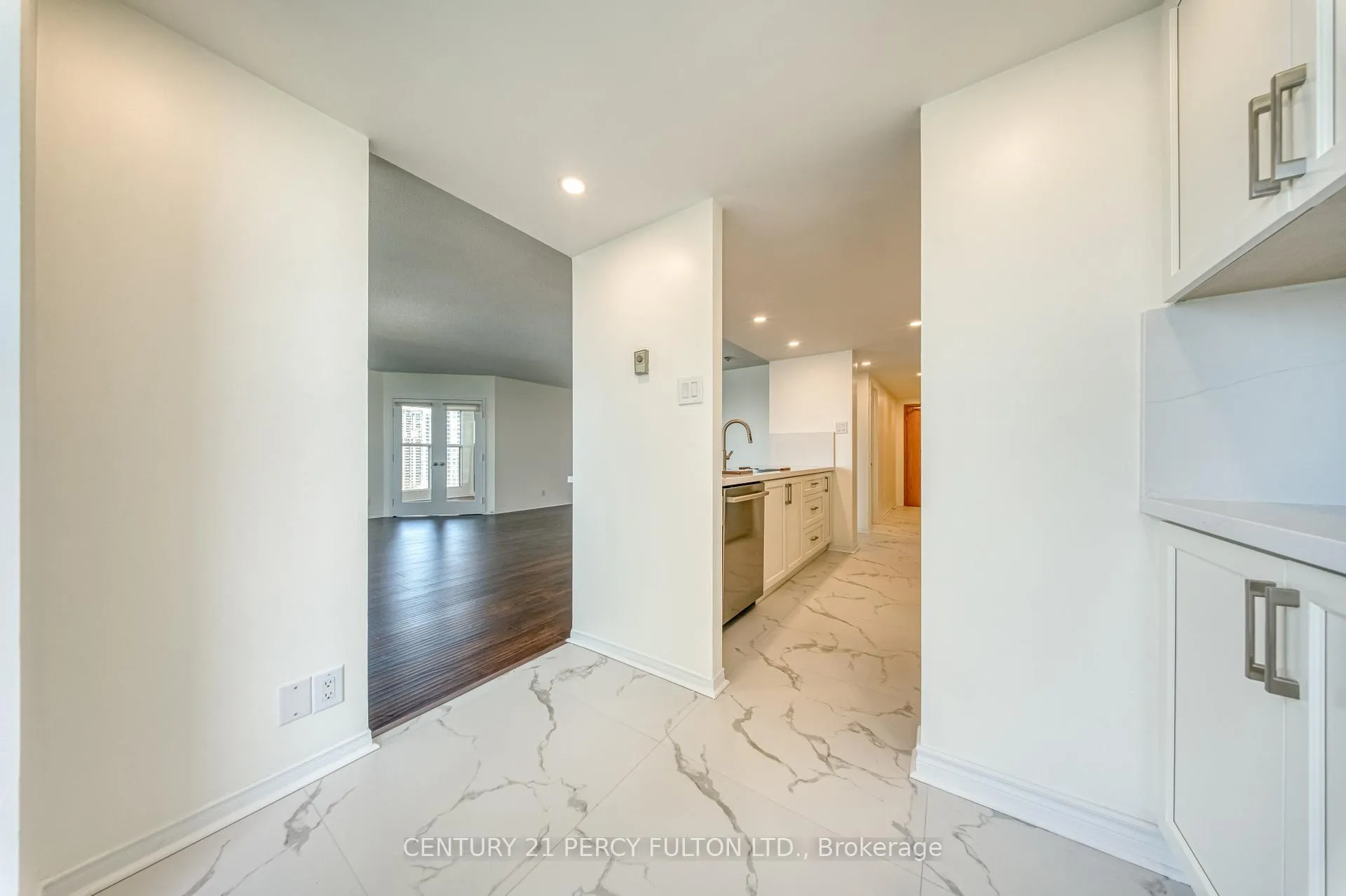 Photo 16 of Unit 1508, 77 Harbour Square, Toronto, Waterfront Communities — HOMEH