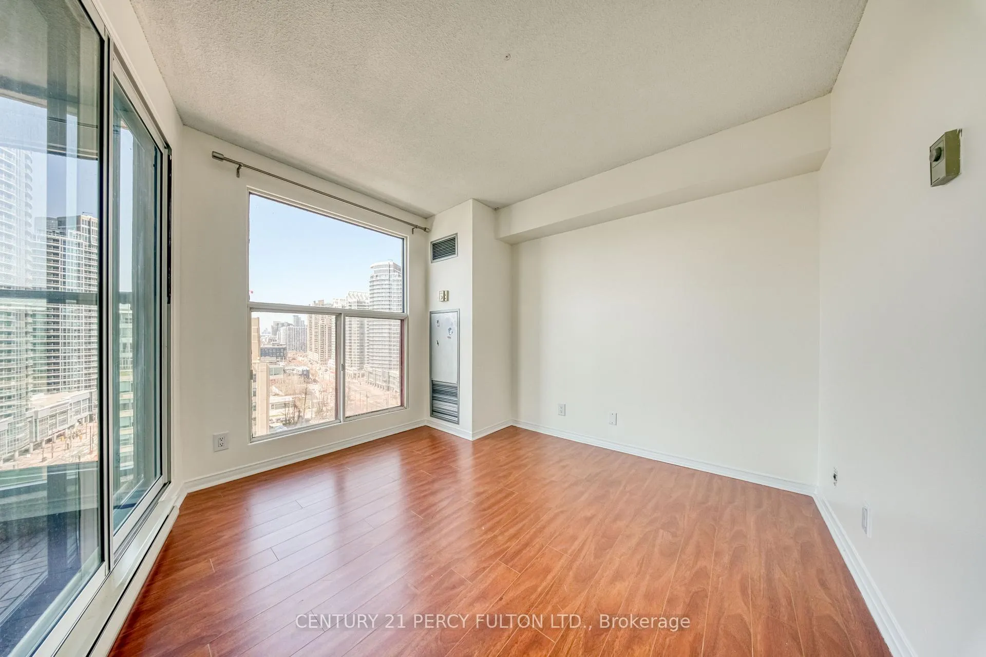 Photo 17 of Unit 1508, 77 Harbour Square, Toronto, Waterfront Communities — HOMEH