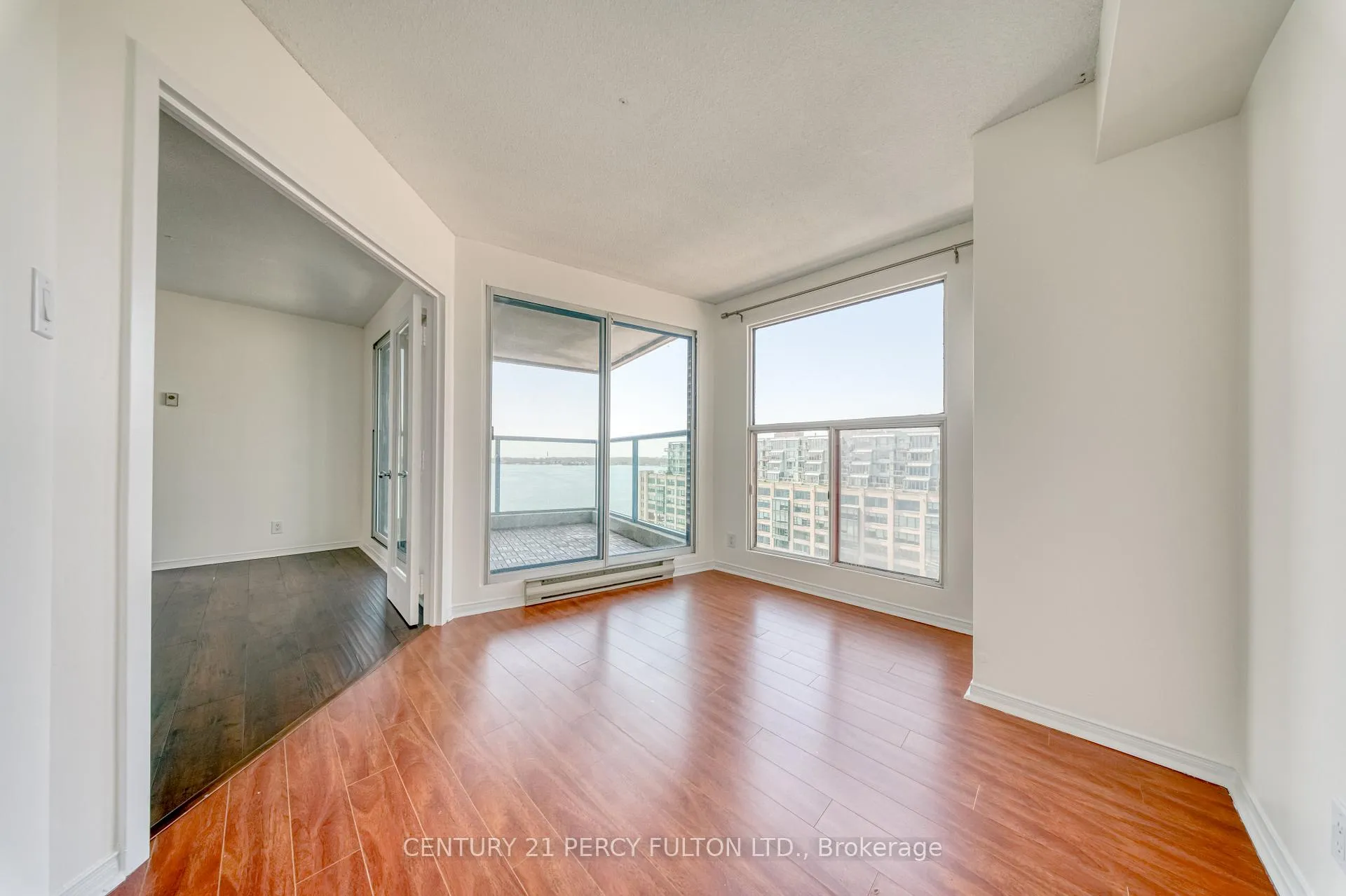 Photo 18 of Unit 1508, 77 Harbour Square, Toronto, Waterfront Communities — HOMEH