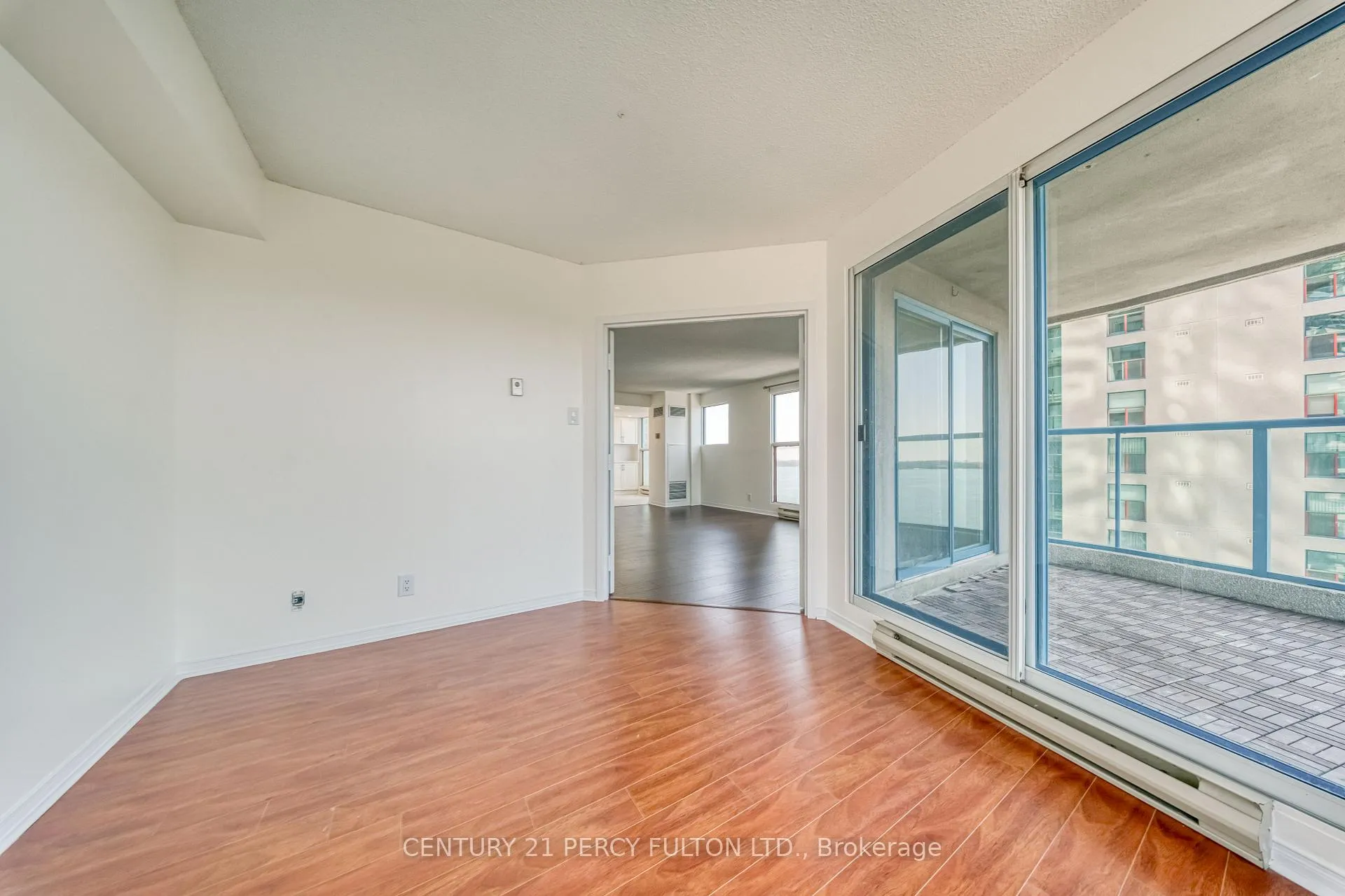 Photo 19 of Unit 1508, 77 Harbour Square, Toronto, Waterfront Communities — HOMEH