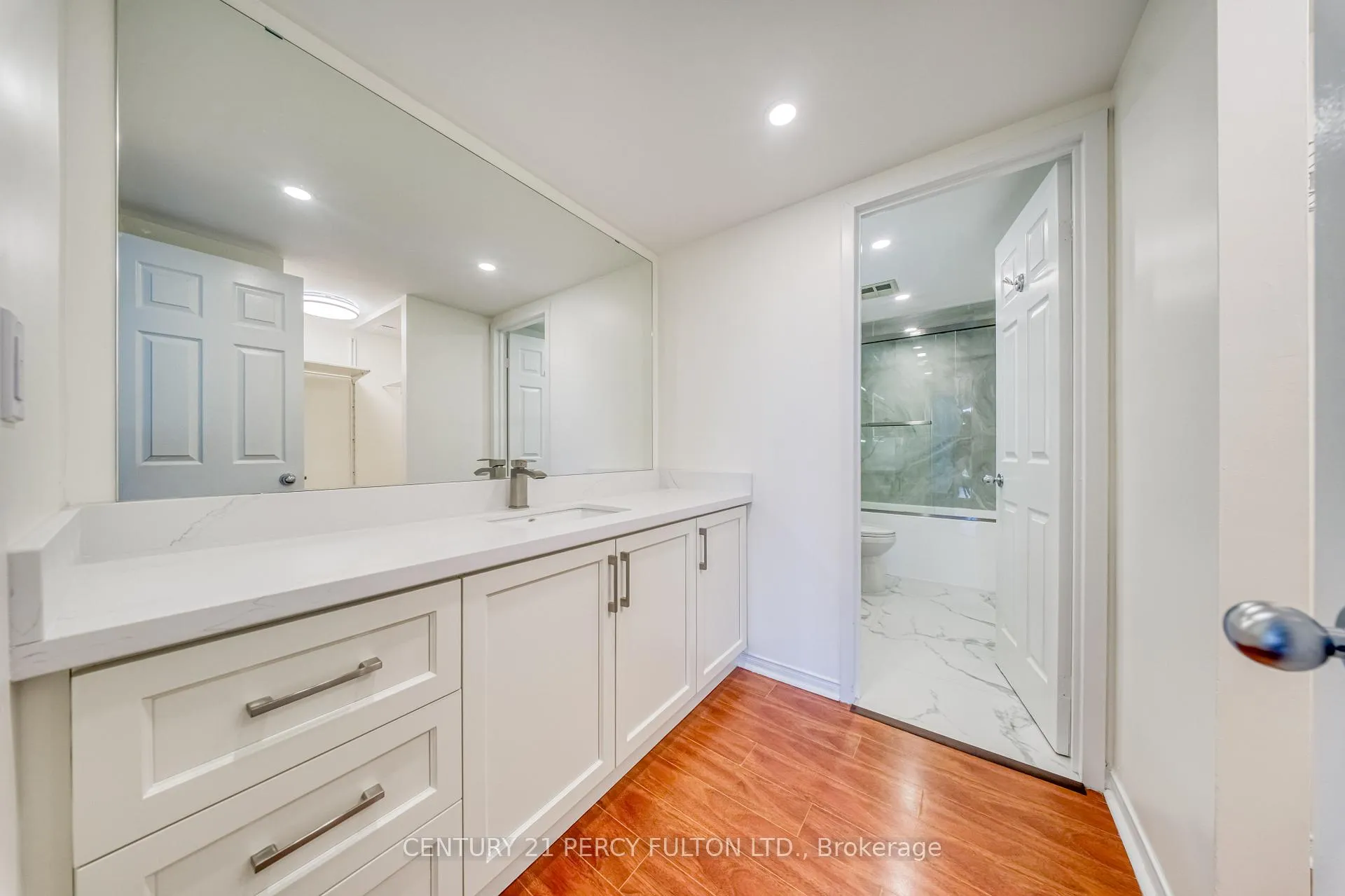 Photo 26 of Unit 1508, 77 Harbour Square, Toronto, Waterfront Communities — HOMEH