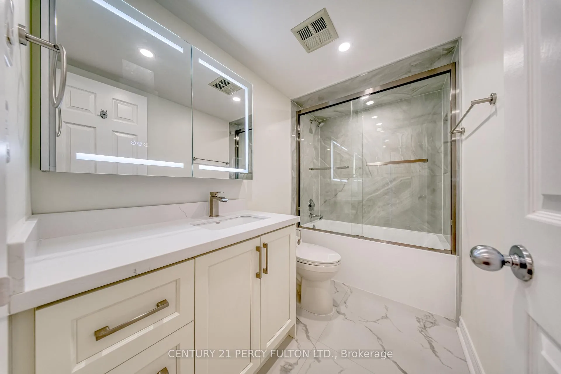 Photo 28 of Unit 1508, 77 Harbour Square, Toronto, Waterfront Communities — HOMEH