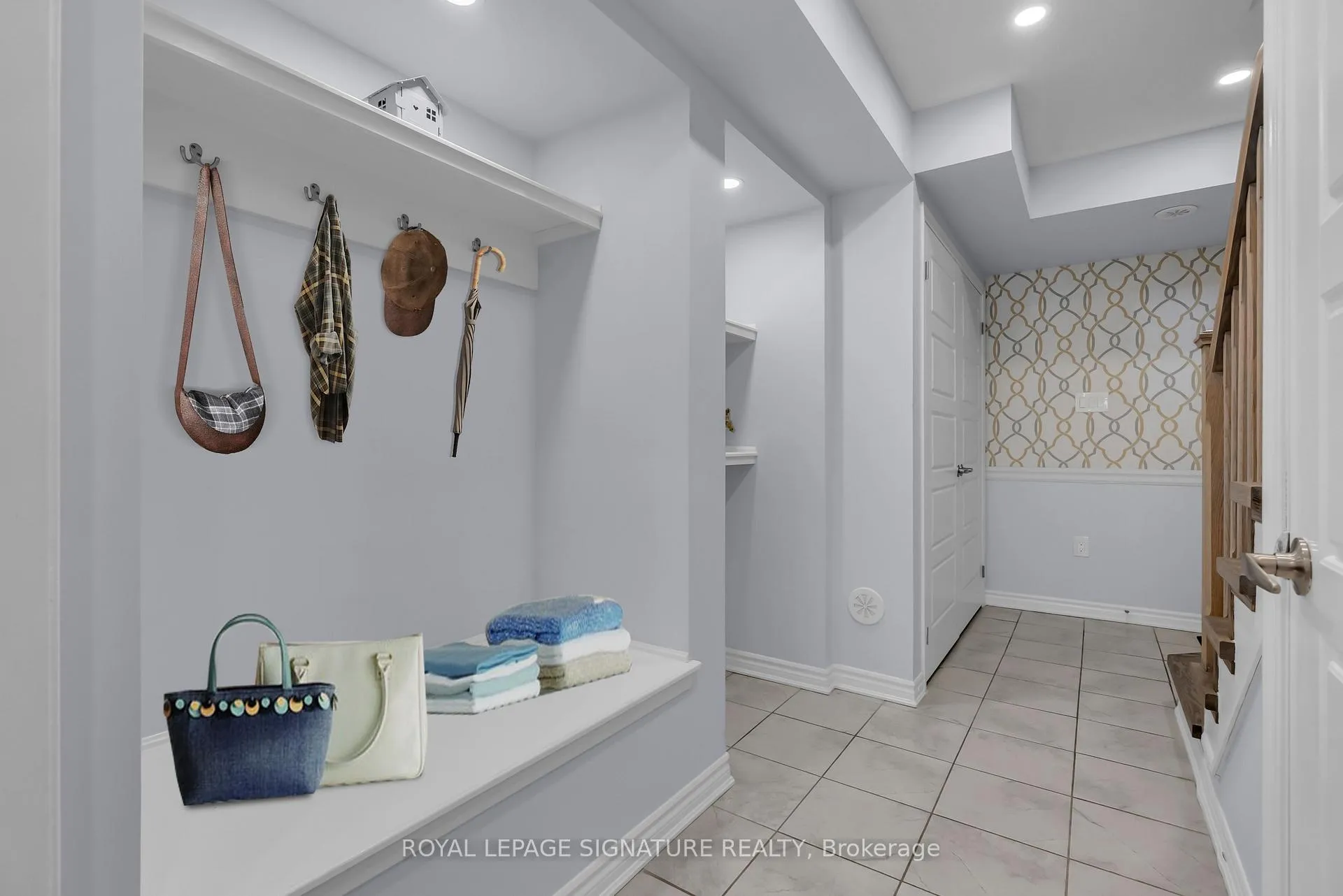 Photo 5 of Unit 60, 22 Spring Creek Drive, Hamilton, Waterdown — HOMEH