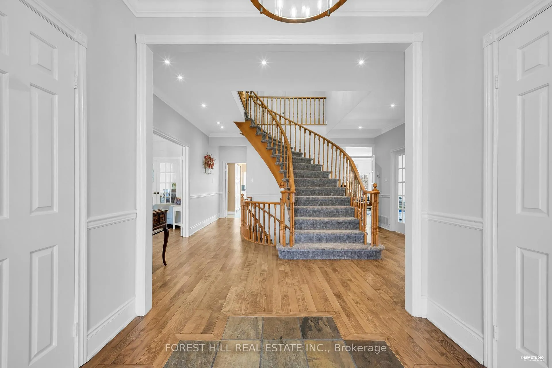 Front of 2434 Deer Run Avenue