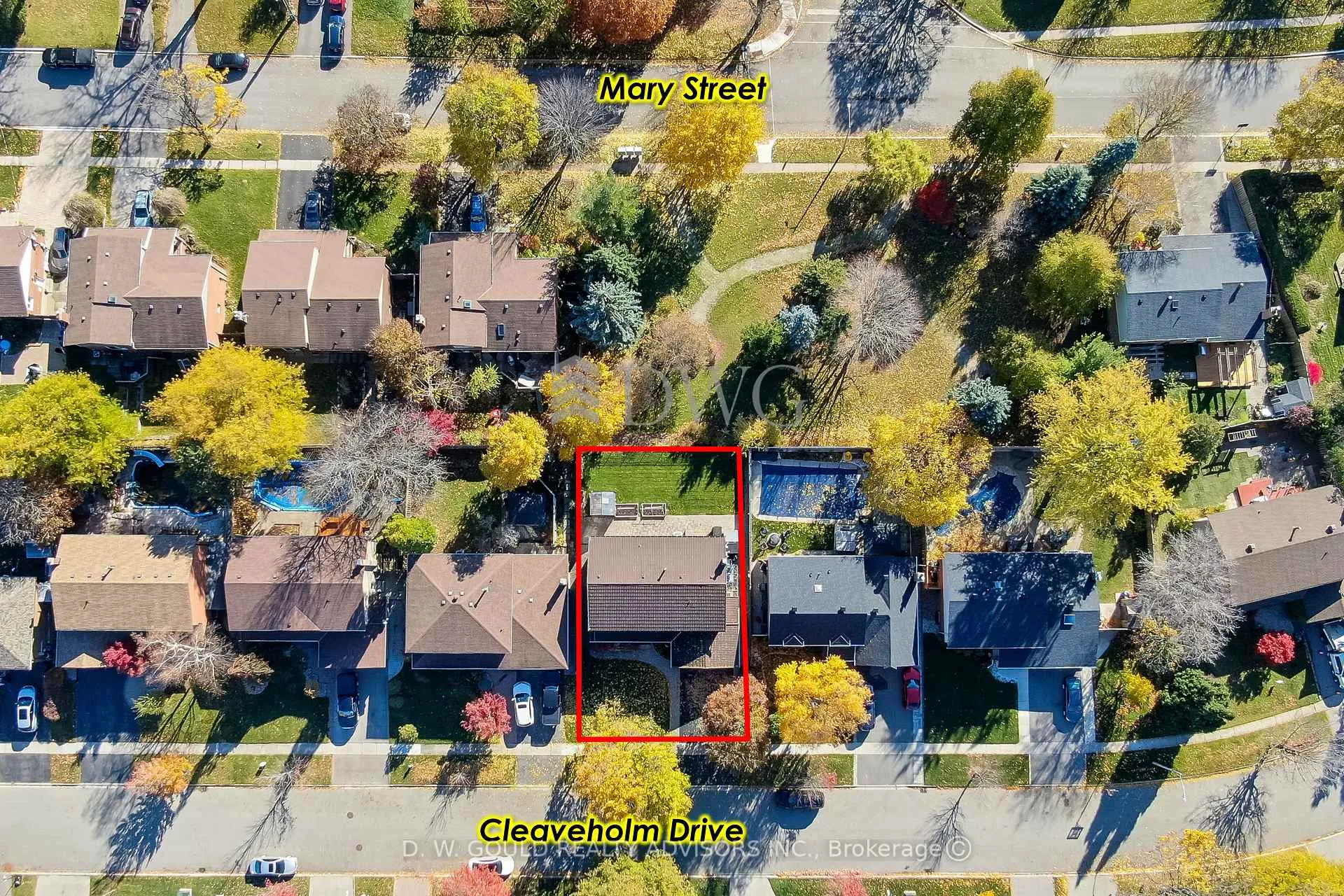 Photo 3 of 41 Cleaveholm Drive, Halton Hills, Georgetown — HOMEH