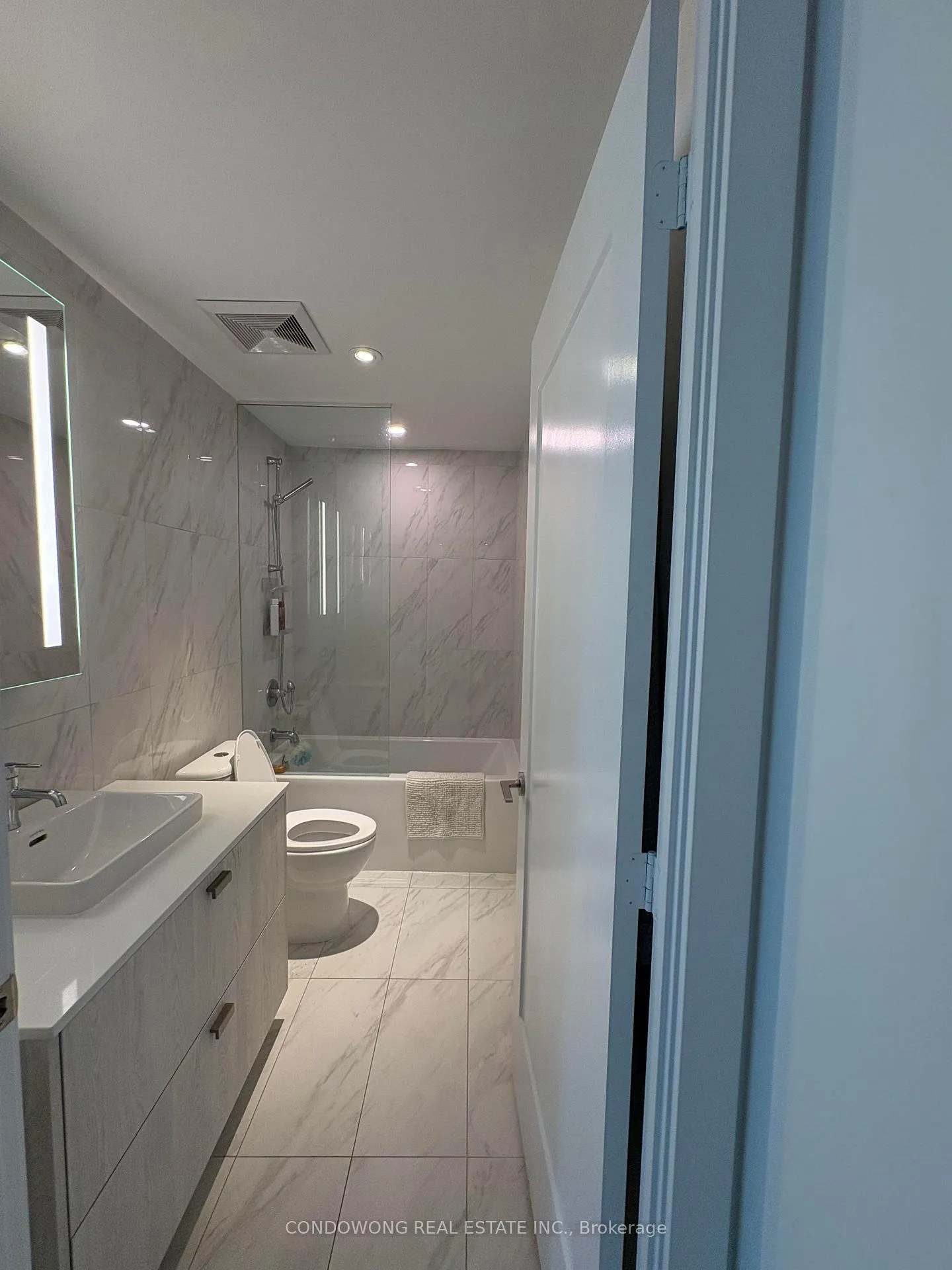 Photo 3 of Unit 1009, 470 Front Street W, Toronto, Waterfront Communities — HOMEH