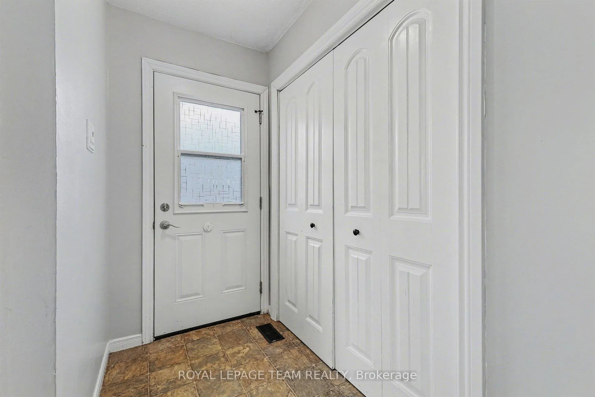 Photo 4 of 23 Spearman Lane, Ottawa, Kanata - Glencairn/Hazeldean — HOMEH