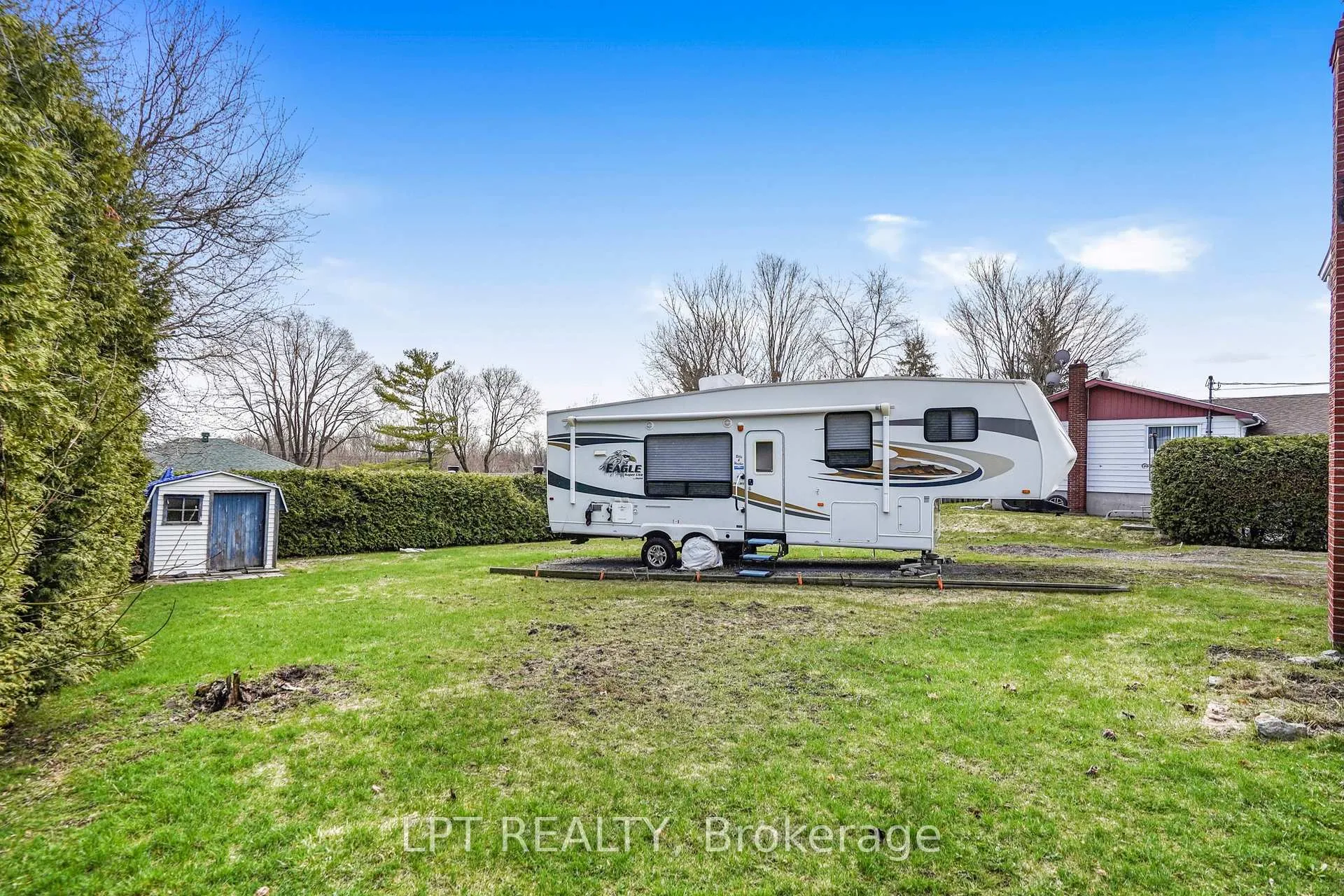 Photo 24 of 47 Bertha Street E, Champlain, Vankleek Hill — HOMEH