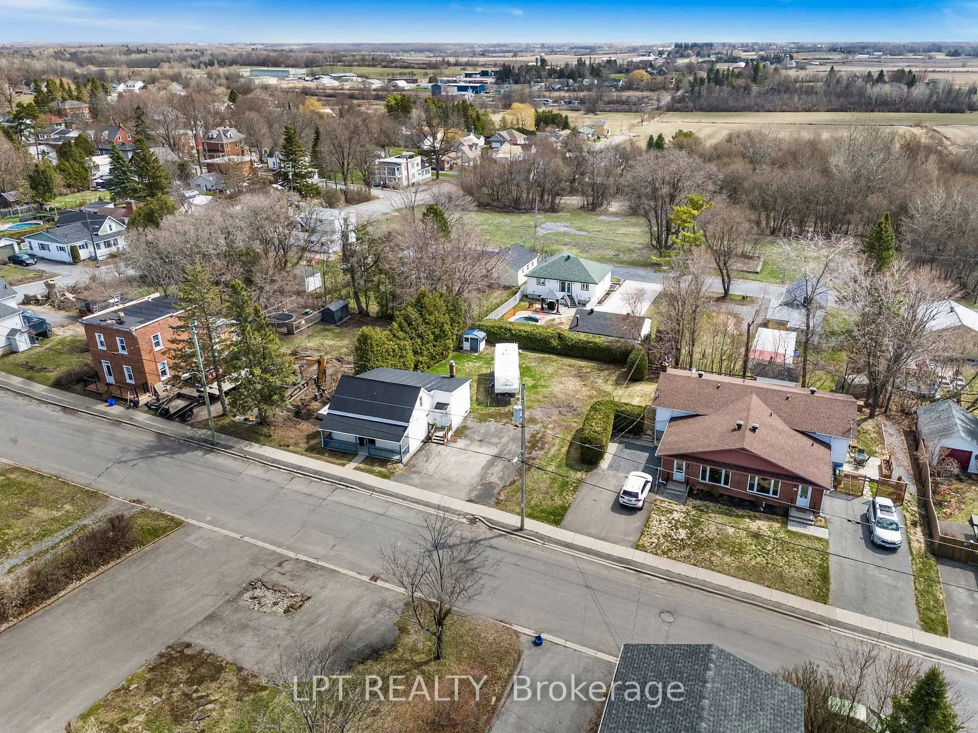 Photo 26 of 47 Bertha Street E, Champlain, Vankleek Hill — HOMEH