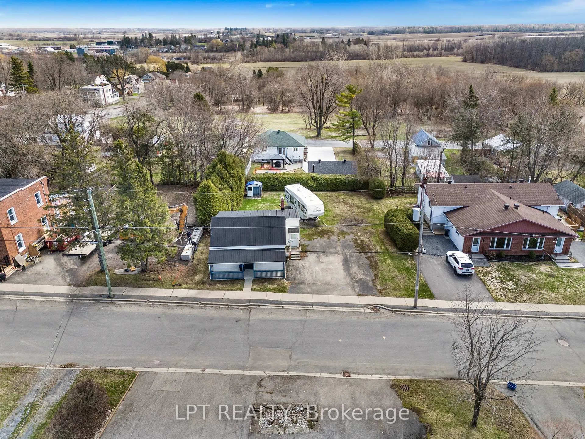 Photo 27 of 47 Bertha Street E, Champlain, Vankleek Hill — HOMEH