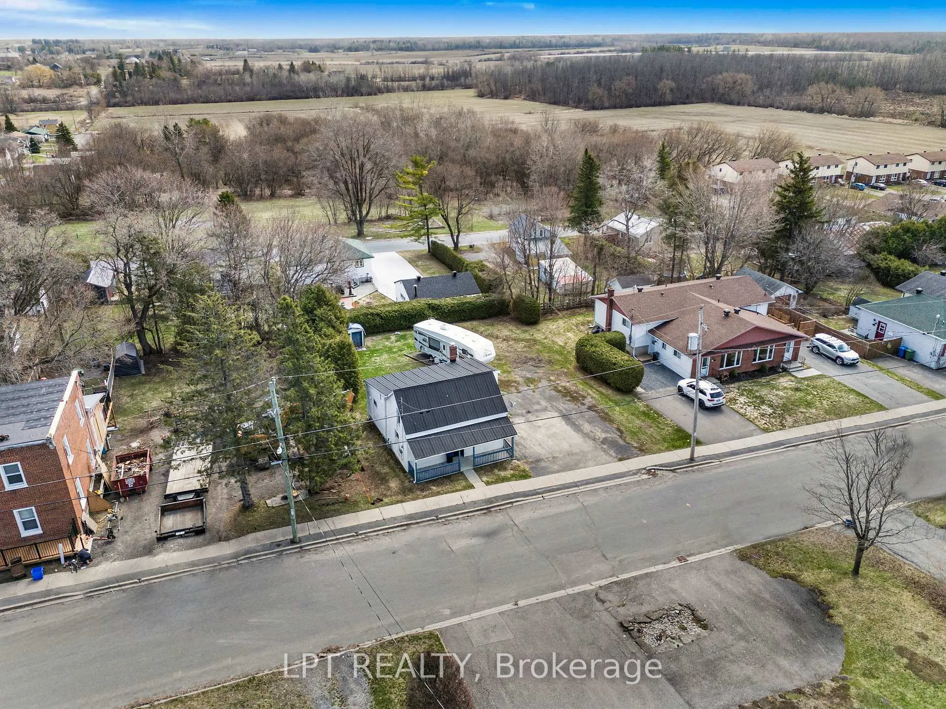 Photo 28 of 47 Bertha Street E, Champlain, Vankleek Hill — HOMEH
