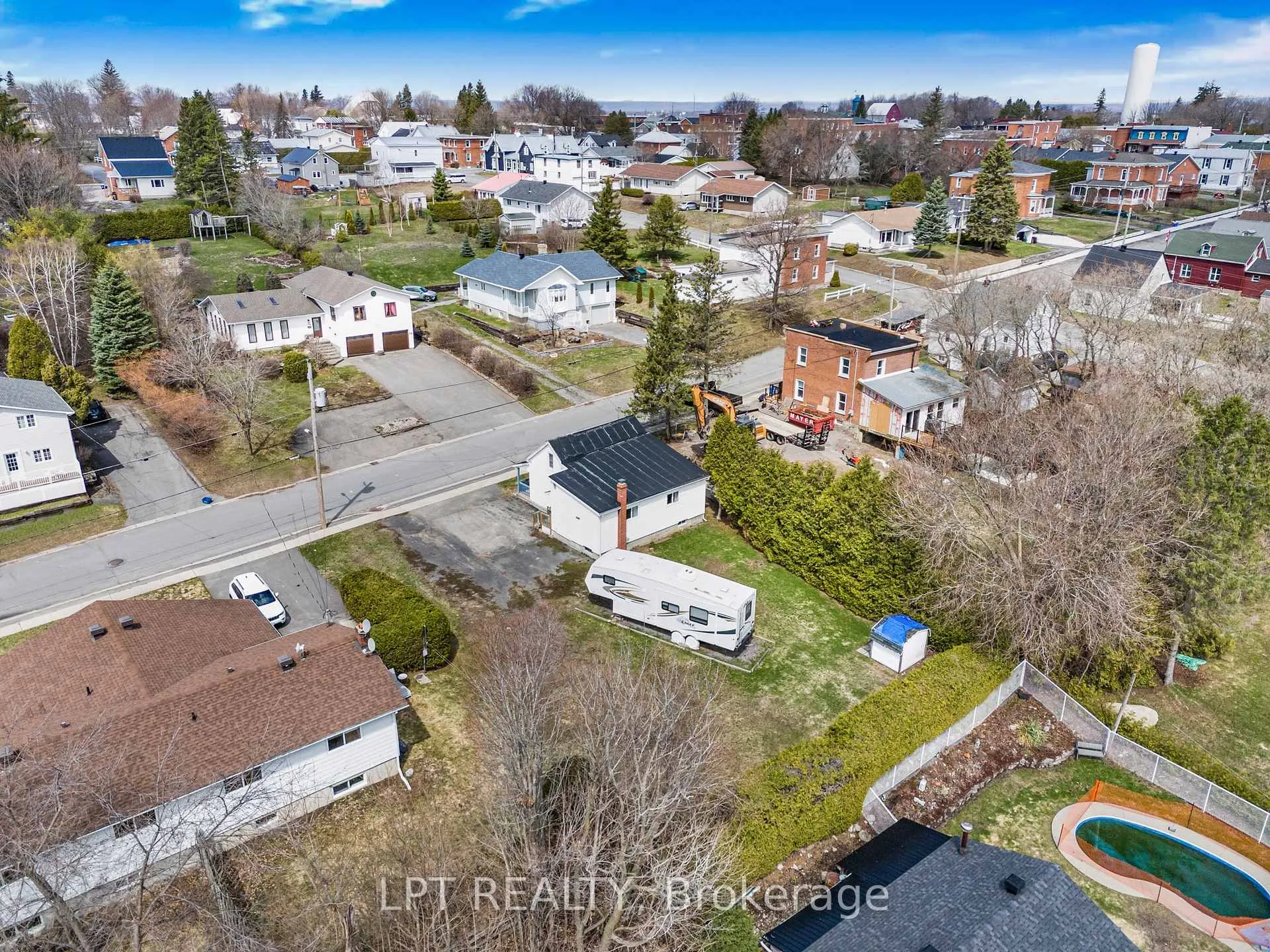Photo 29 of 47 Bertha Street E, Champlain, Vankleek Hill — HOMEH