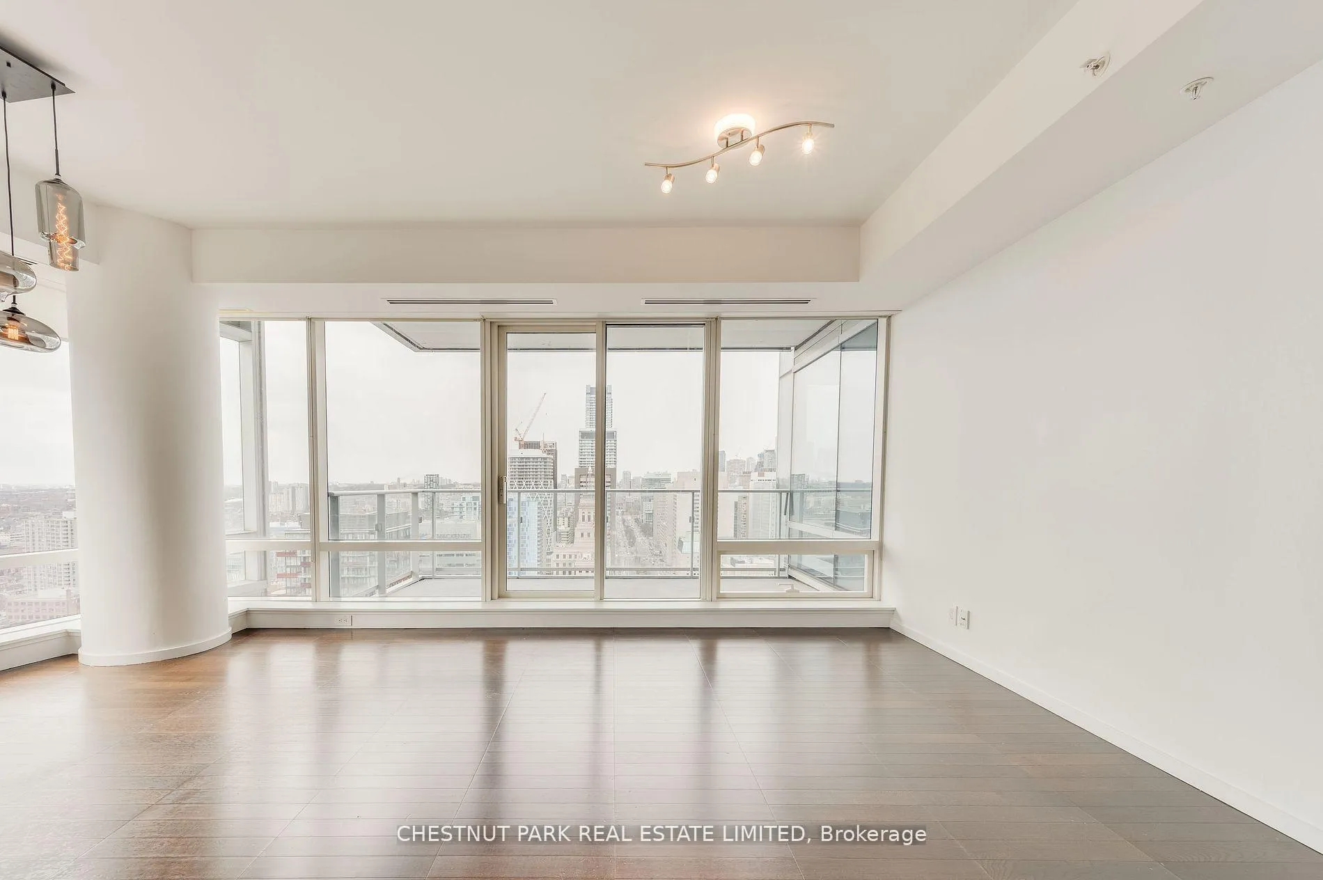 Photo 8 of Unit 3205, 180 University Avenue, Toronto, Bay Street Corridor — HOMEH