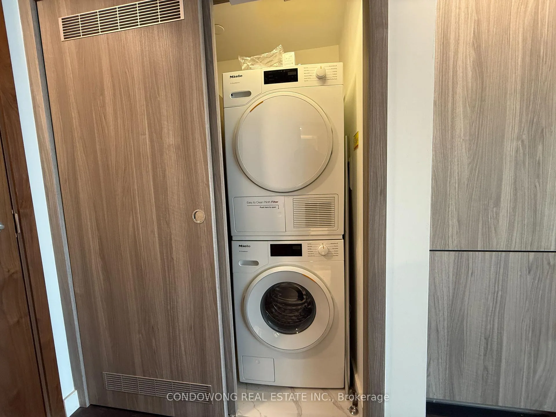 Photo 10 of Unit 4305, 38 Widmer Street, Toronto, Waterfront Communities — HOMEH