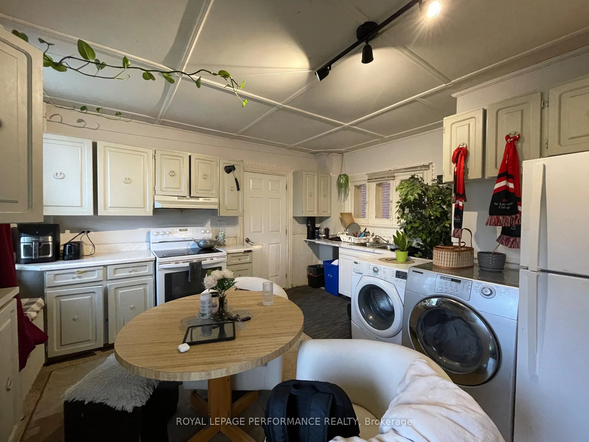 Photo 9 of 402 Pitt Street, Cornwall — HOMEH