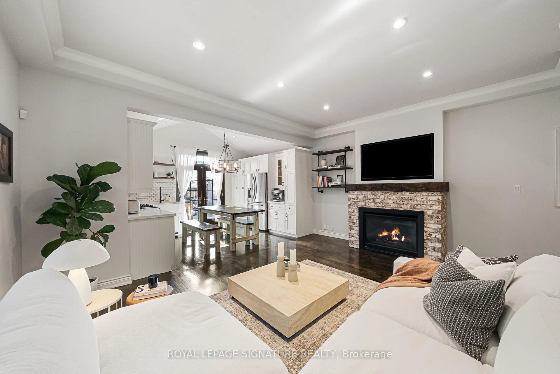 Photo 4 of 220 Westlake Avenue, Toronto, Woodbine-Lumsden — HOMEH