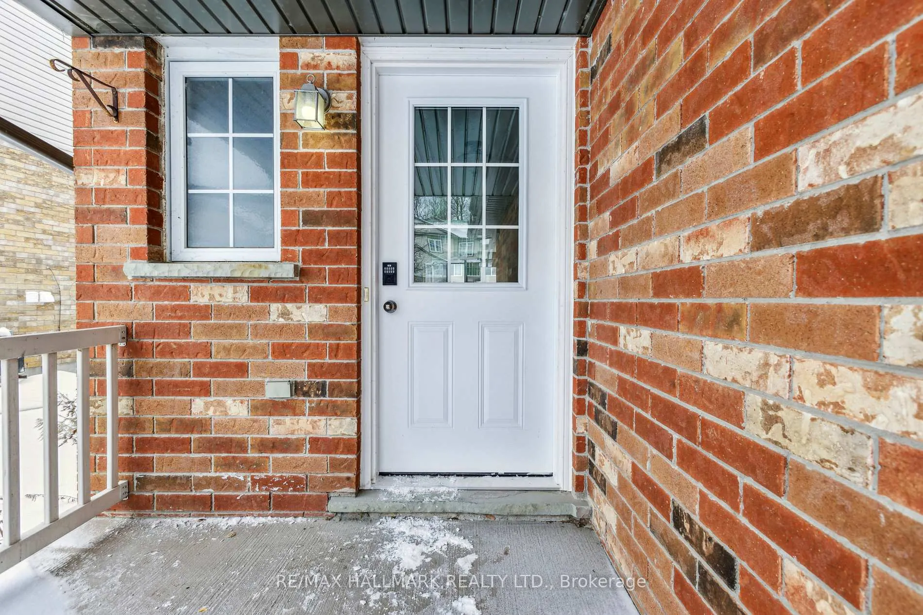 Photo 3 of 213 Snowdrop Crescent, Kitchener — HOMEH